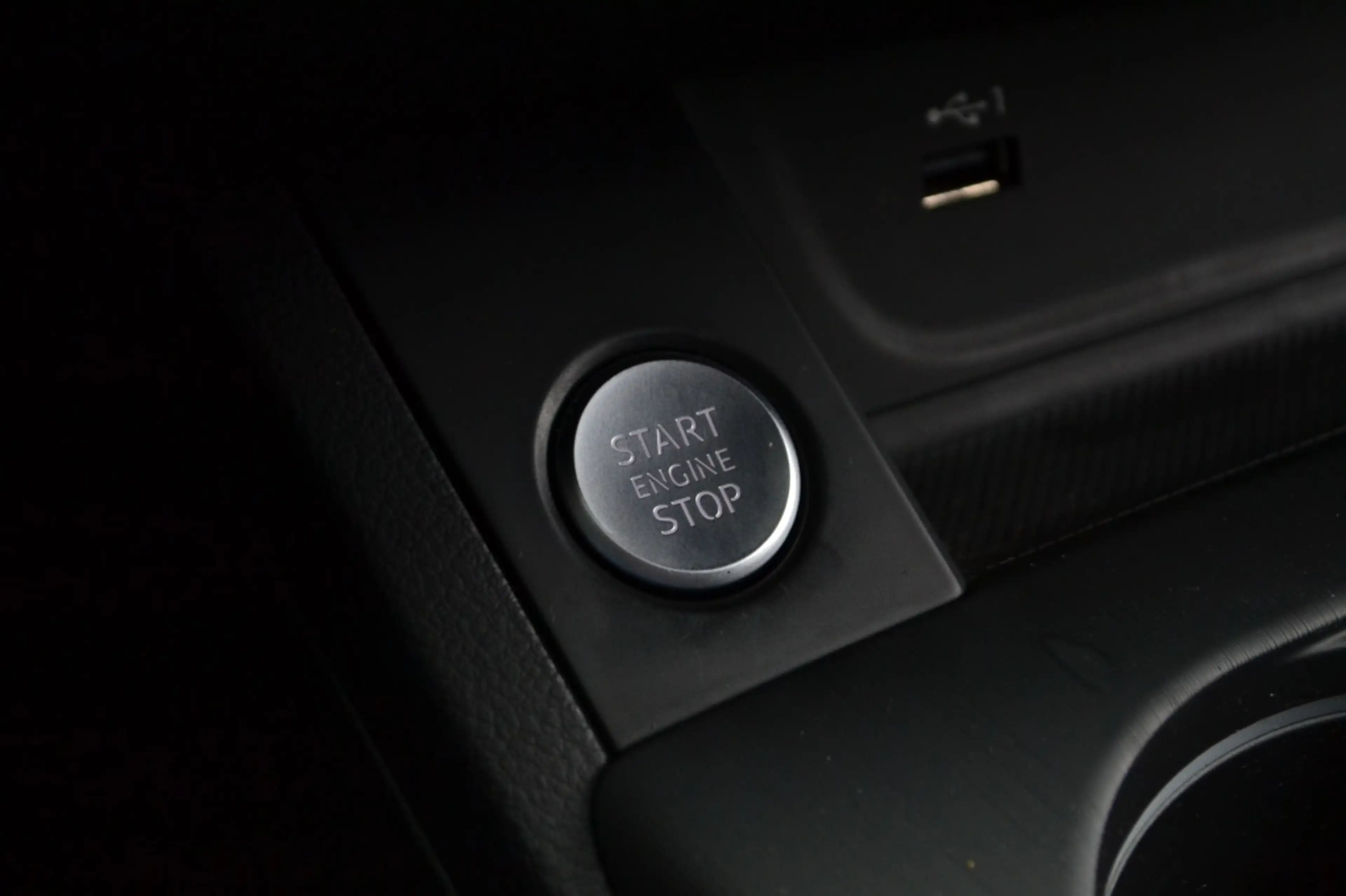 Audi A4 Avant 35 TFSI Sport LED/Navi/Keyless/19'' inch — photo 32