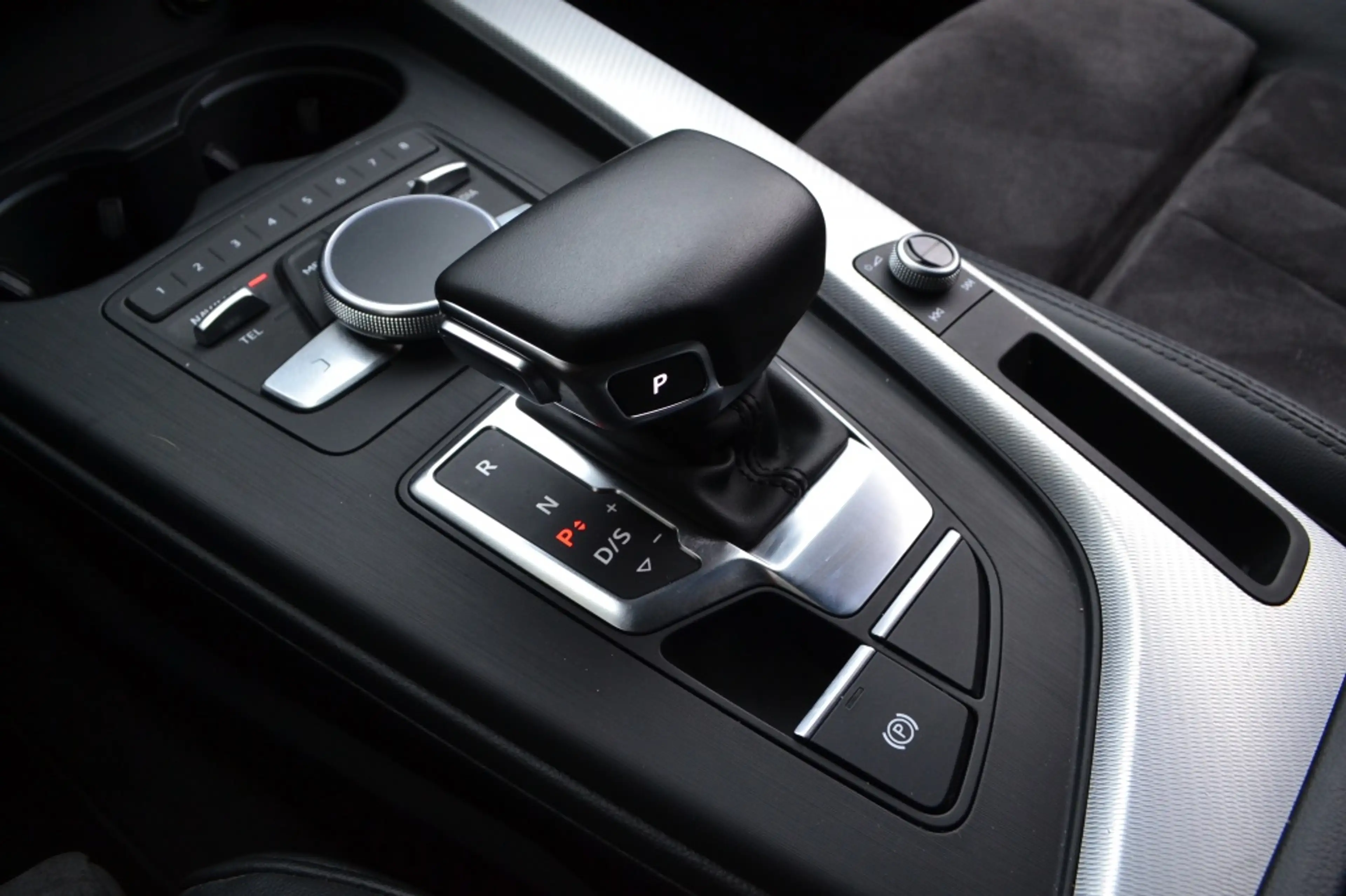 Audi A4 Avant 35 TFSI Sport LED/Navi/Keyless/19'' inch — photo 31