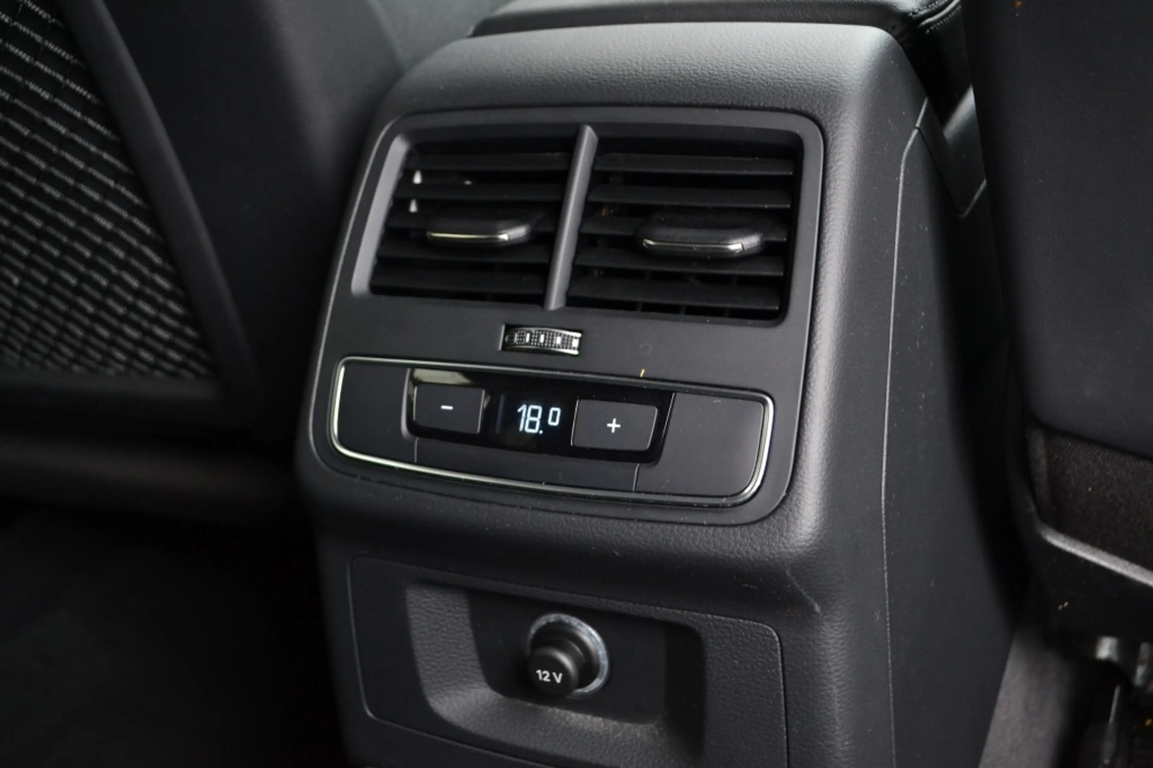 Audi A4 Avant 35 TFSI Sport LED/Navi/Keyless/19'' inch — photo 46
