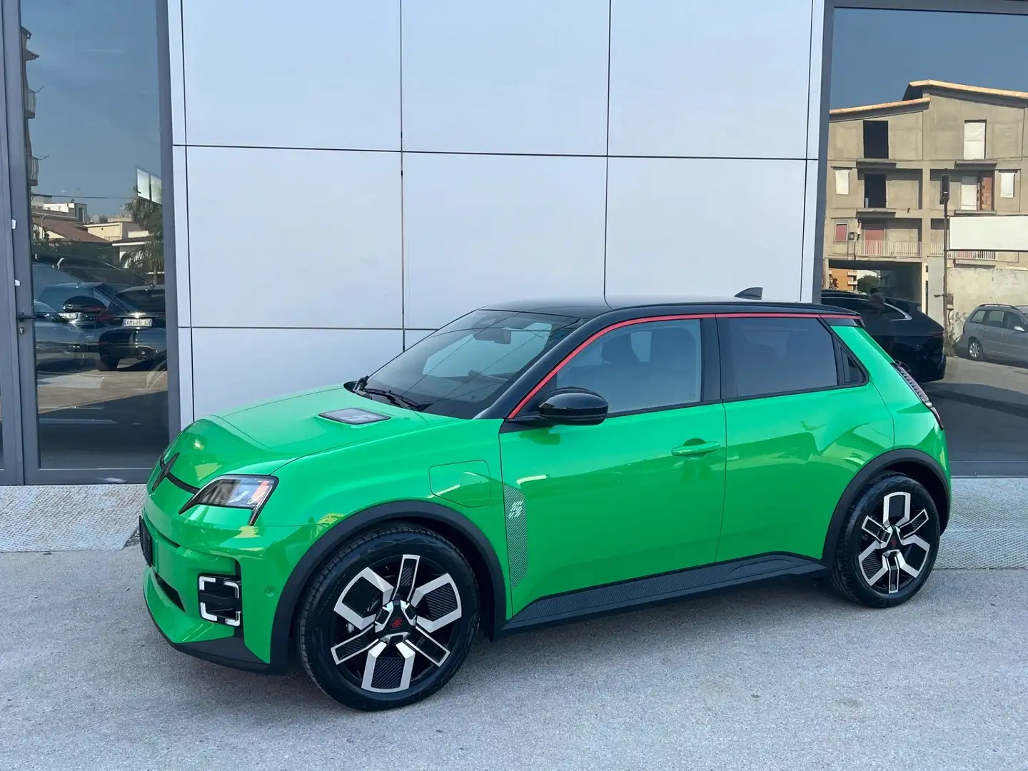 Renault R 5 E-Tech range possibilità noleggio no scoring Verde - 2