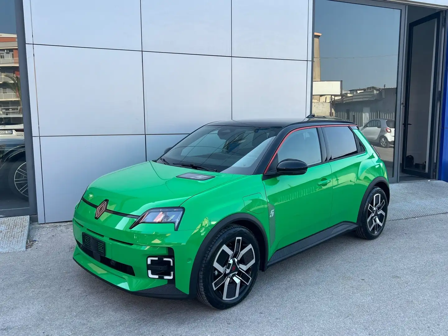 Renault R 5 E-Tech range possibilità noleggio no scoring Verde - 1