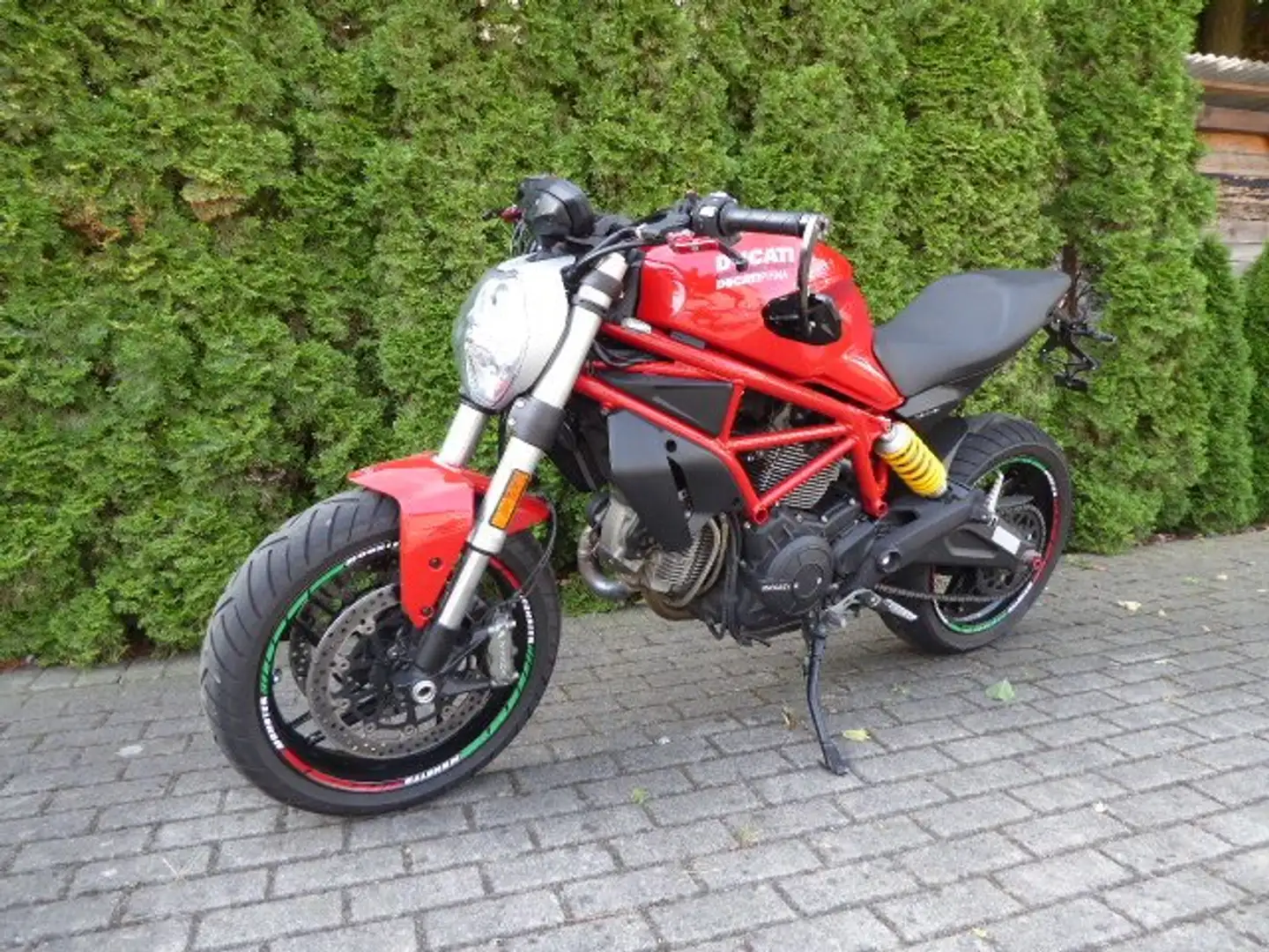 Ducati Monster 797 Rood - 1