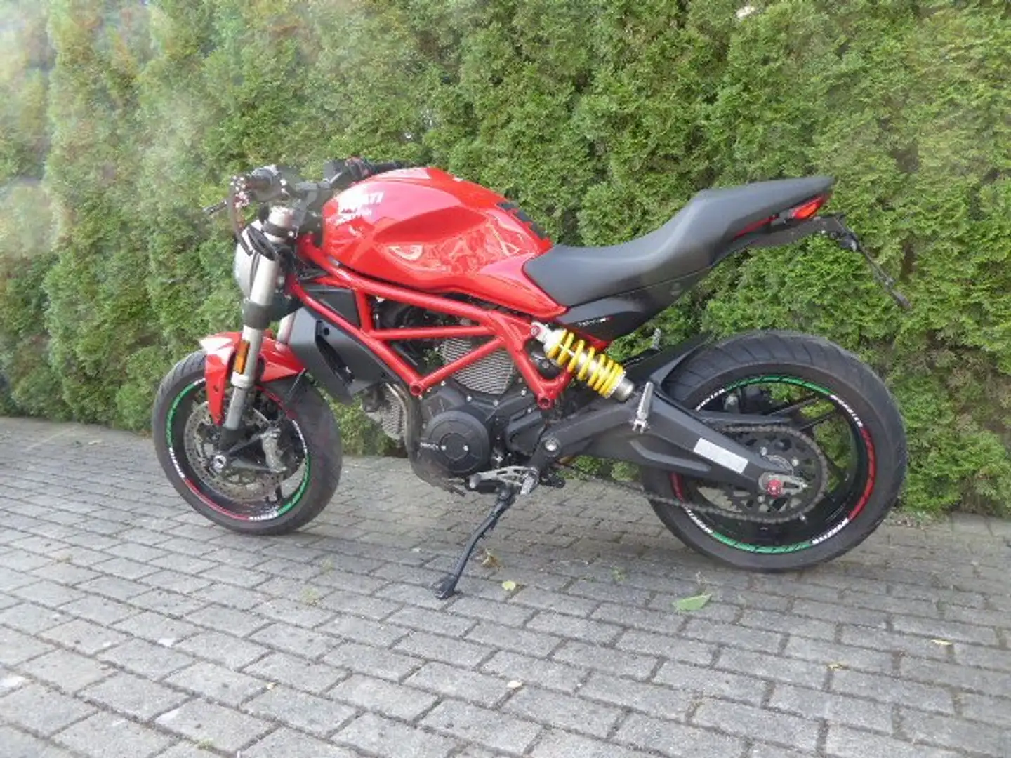 Ducati Monster 797 Червоний - 2