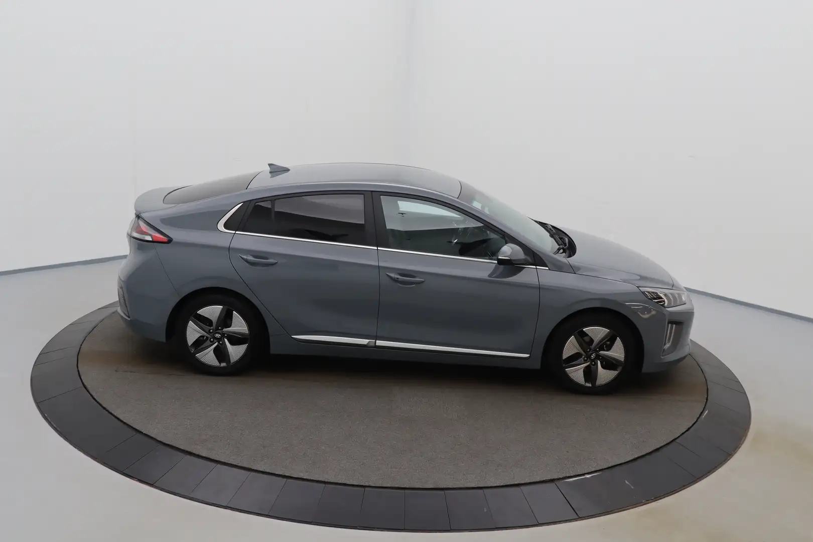 Hyundai IONIQ 1.6 GDi ISG DCT Hybrid Feel LED GPS PDC CAM Keyles Gris - 2