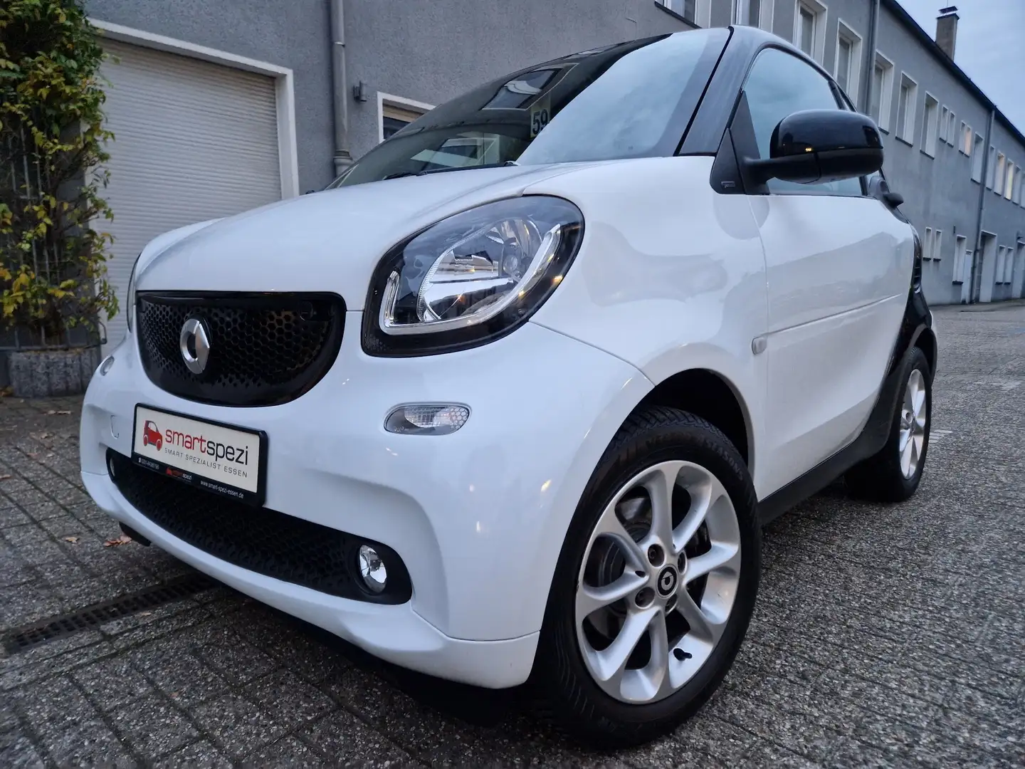smart forTwo AUTOMATIK,SERVO,SITZH,PANORAMA,ISOFIX INSP+TÜV Weiß - 1