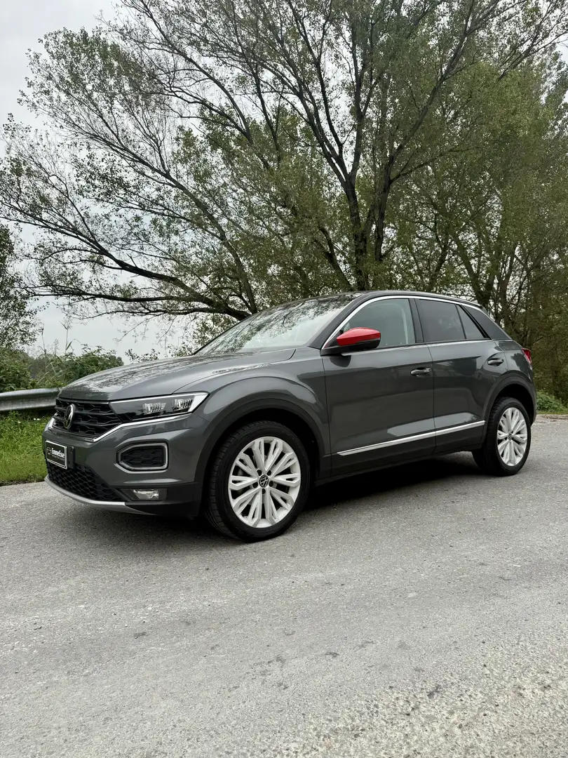 Volkswagen T-Roc 1.0 tsi Business 110cv Beats Audio System Gris - 2