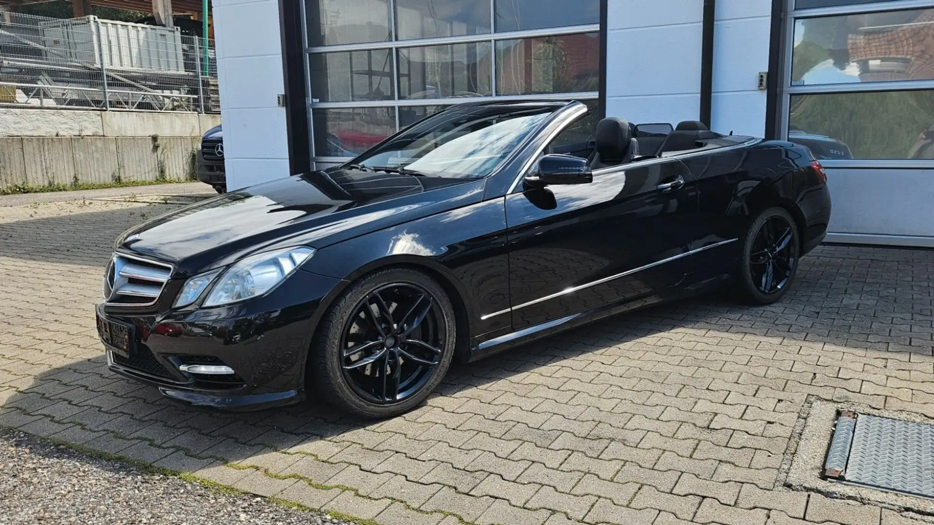 Mercedes-Benz E 250 CGI Cabrio *AMG-Sytling*Kamera*h/k*ILS*ATM Schwarz - 2