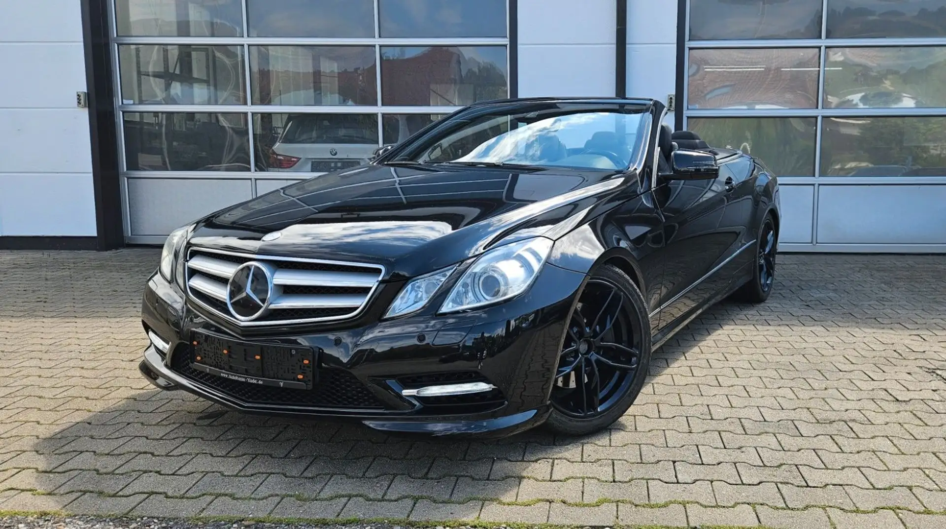 Mercedes-Benz E 250 CGI Cabrio *AMG-Sytling*Kamera*h/k*ILS*ATM Schwarz - 1