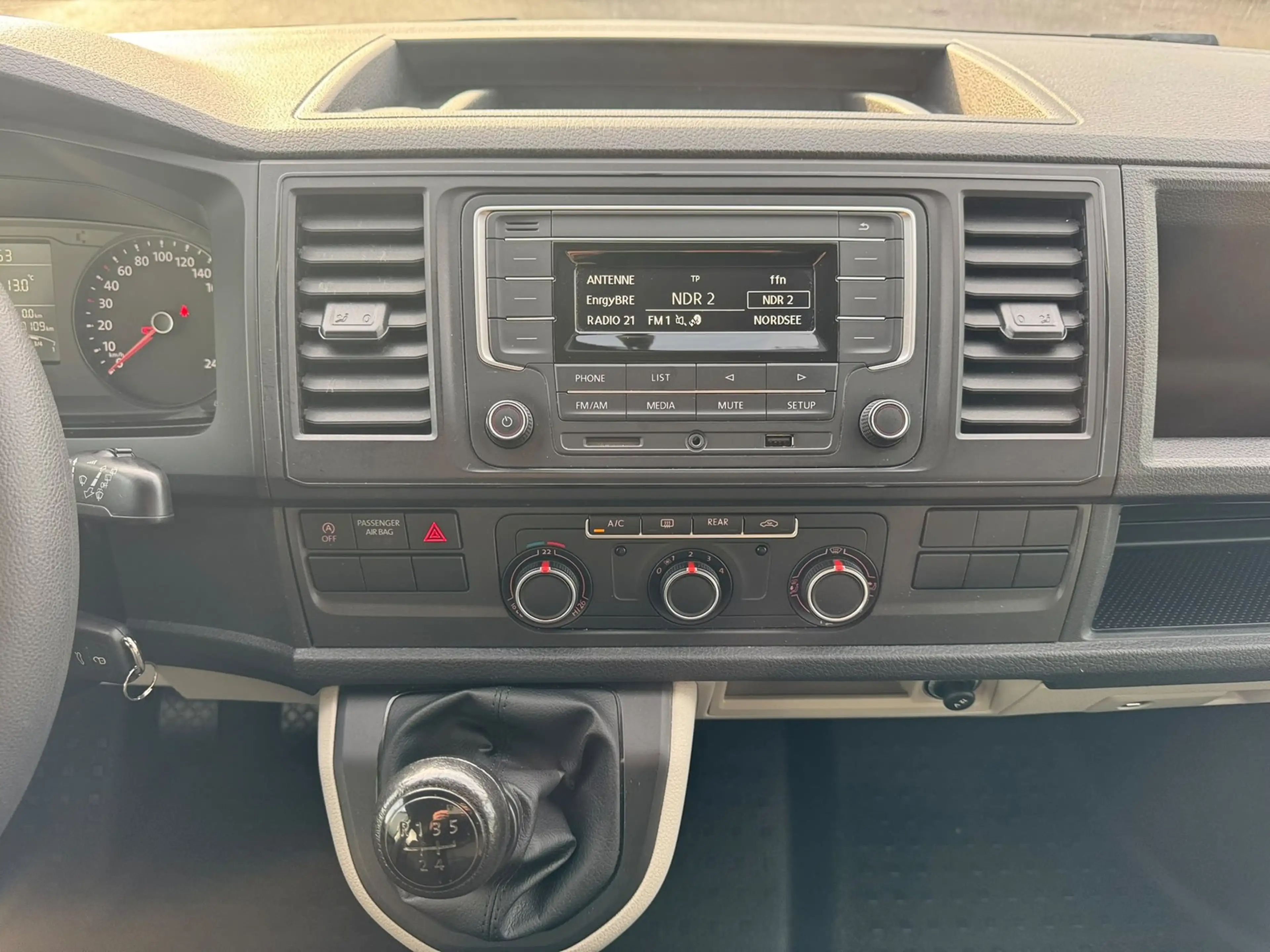 Volkswagen T6 Caravelle KOMBI 2.0TDI+AHK+9.SITZER+PDC+KLIMA+ — photo 4