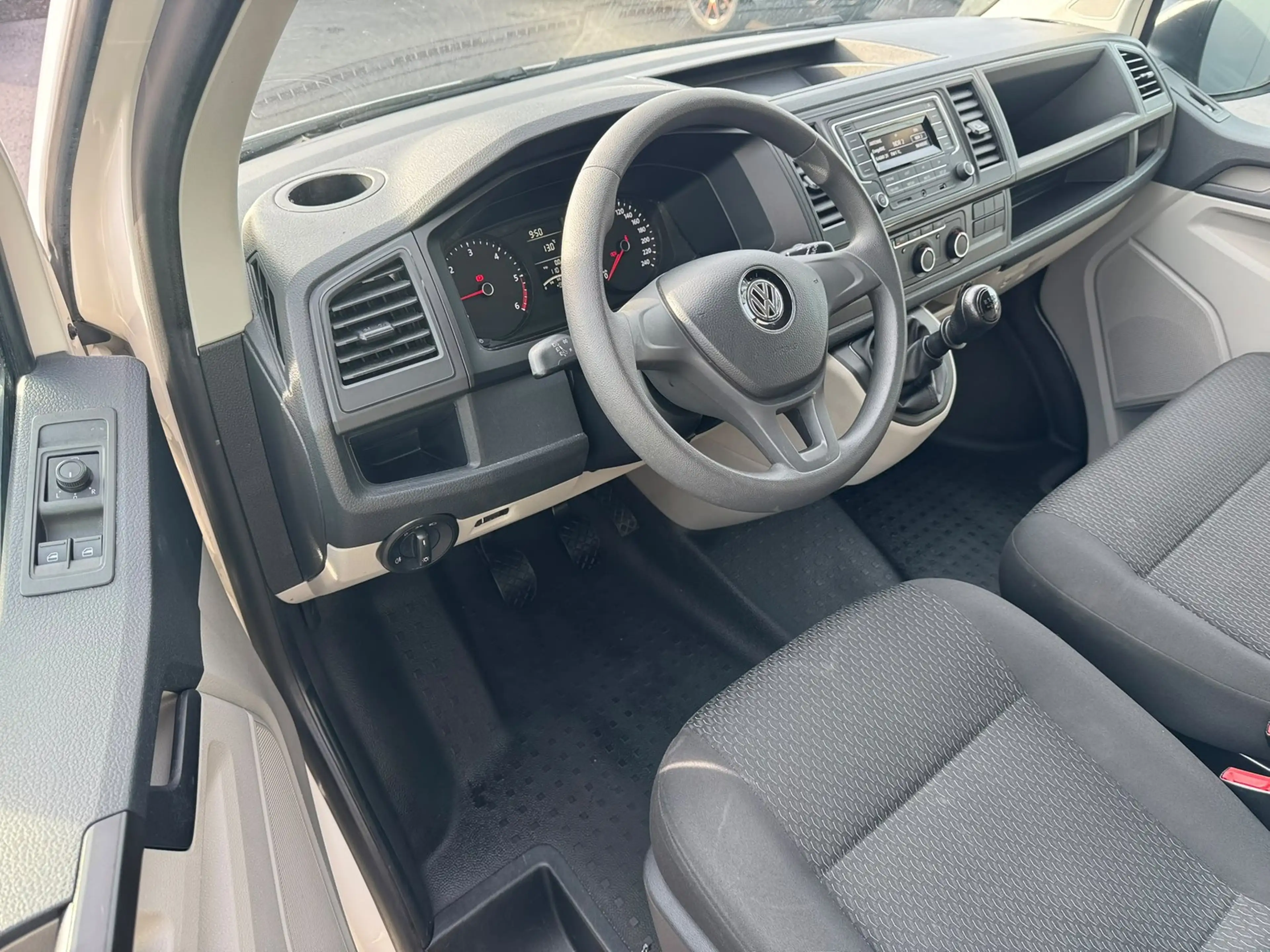 Volkswagen T6 Caravelle KOMBI 2.0TDI+AHK+9.SITZER+PDC+KLIMA+ — photo 7