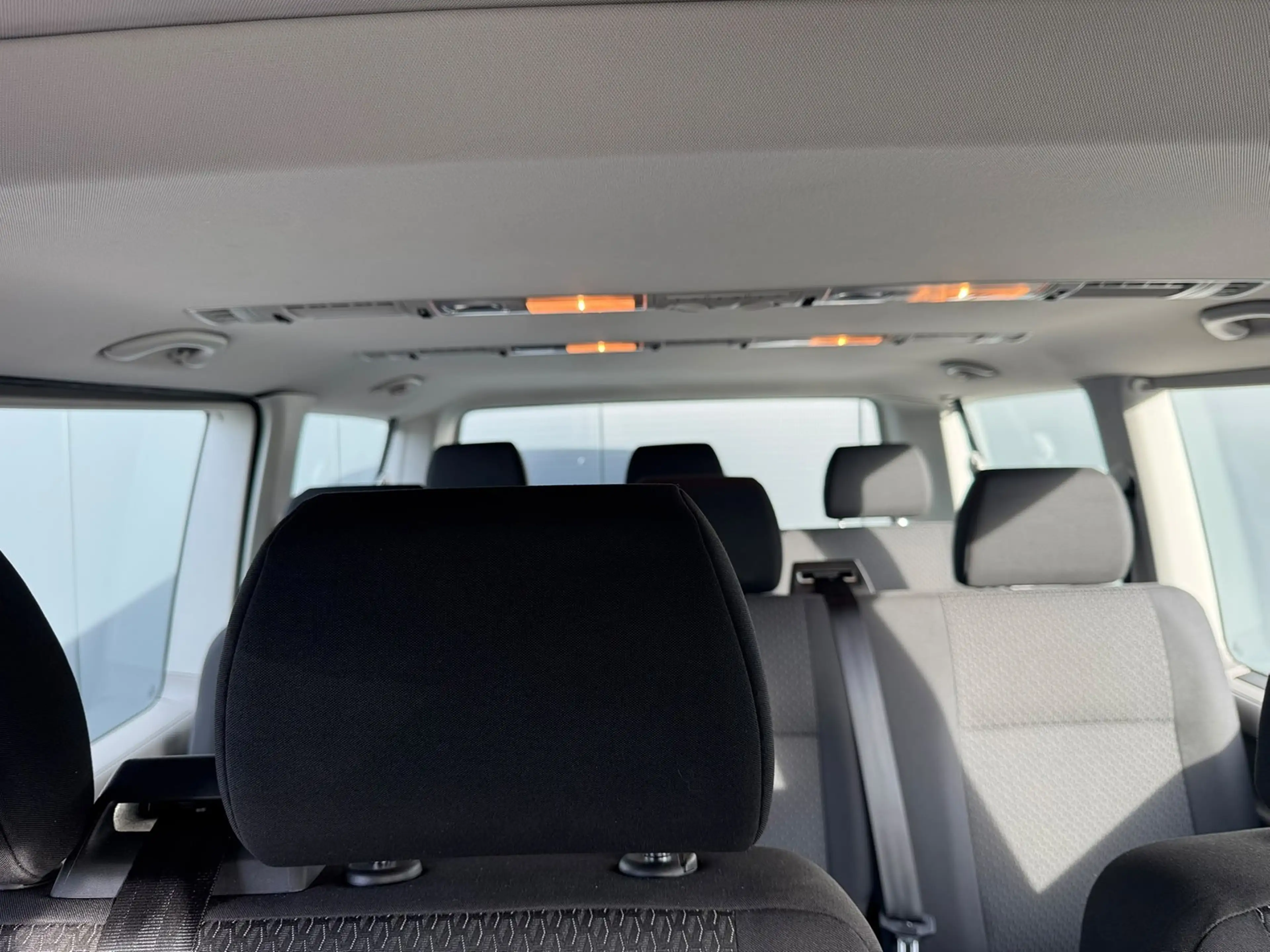 Volkswagen T6 Caravelle KOMBI 2.0TDI+AHK+9.SITZER+PDC+KLIMA+ — photo 14