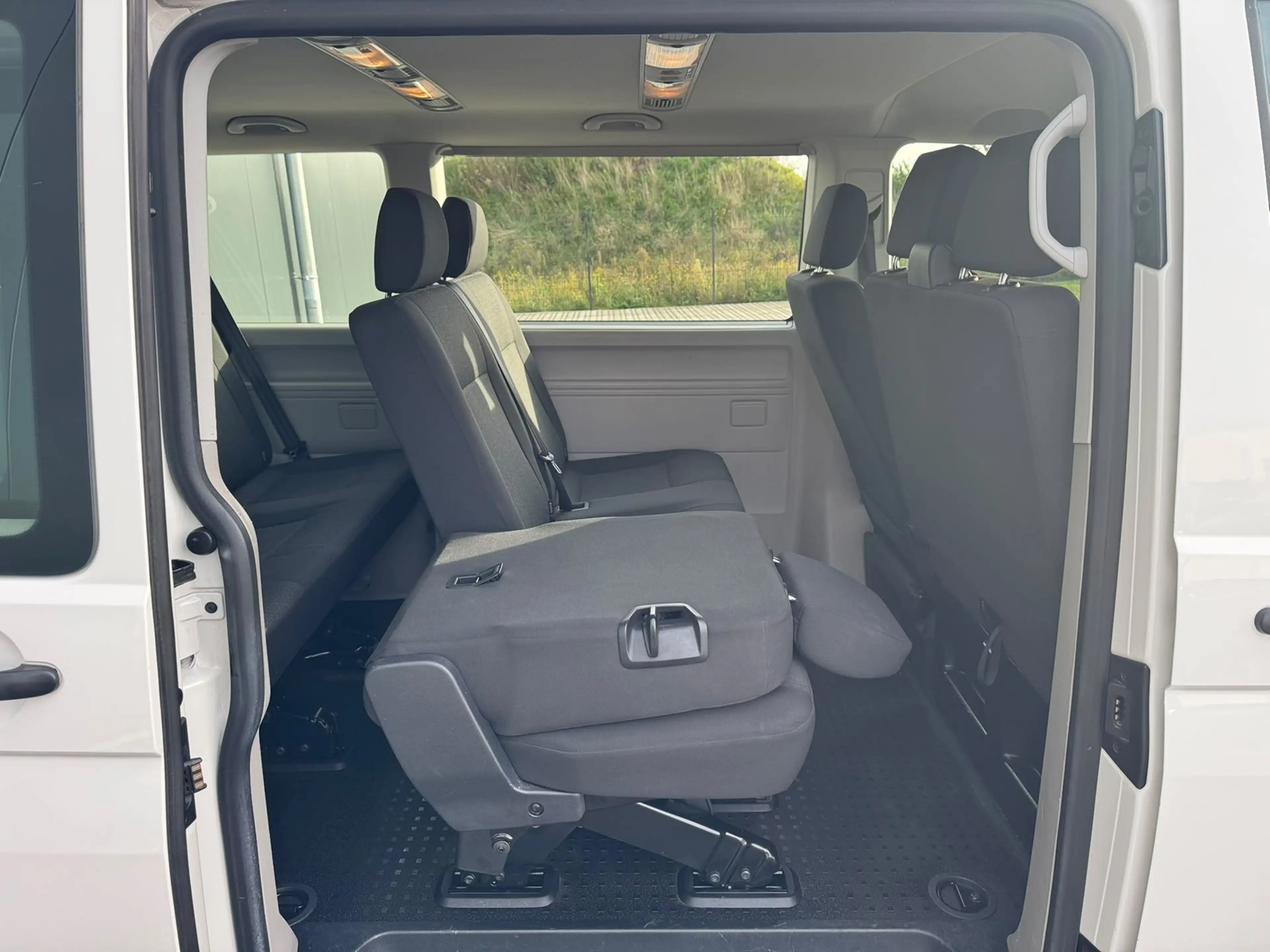 Volkswagen T6 Caravelle KOMBI 2.0TDI+AHK+9.SITZER+PDC+KLIMA+ — photo 11