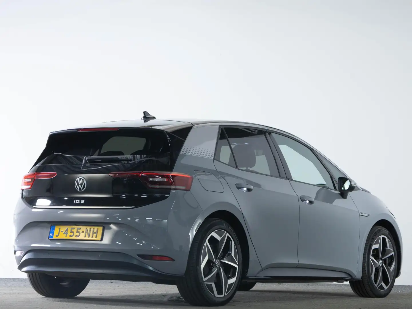 Volkswagen ID.3 First Plus 58 kWh 204 PK | LED Matrix IQ | Achteru Gris - 2