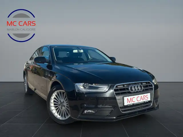 Audi A4 Lim. Attraction Navigation / PDC