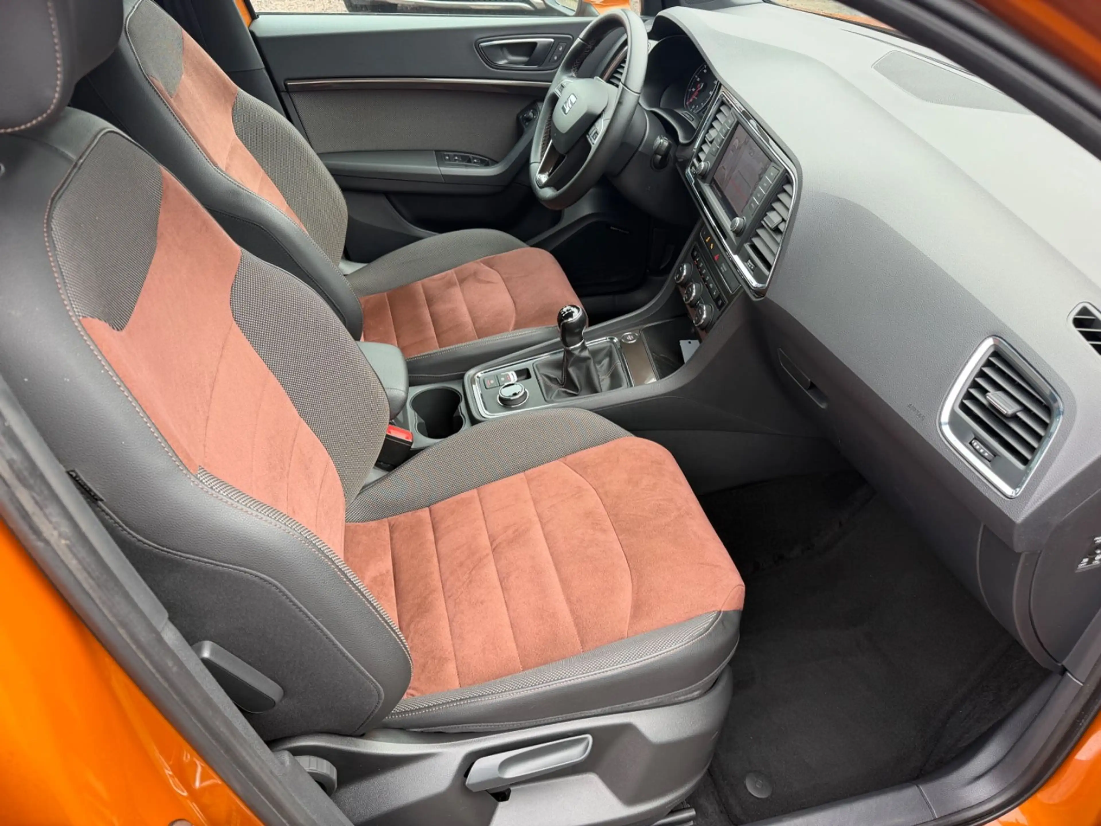 SEAT Ateca 1.4 TSi ACT Xcellence AHK+Carplay+Alcantra — photo 11