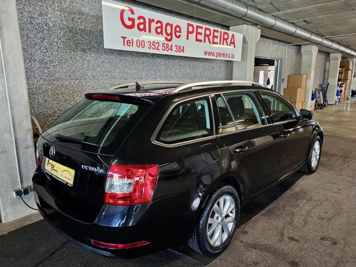 Skoda Octavia 1.8 TSI STYLE LED NAVI 1 HAND Noir - 2
