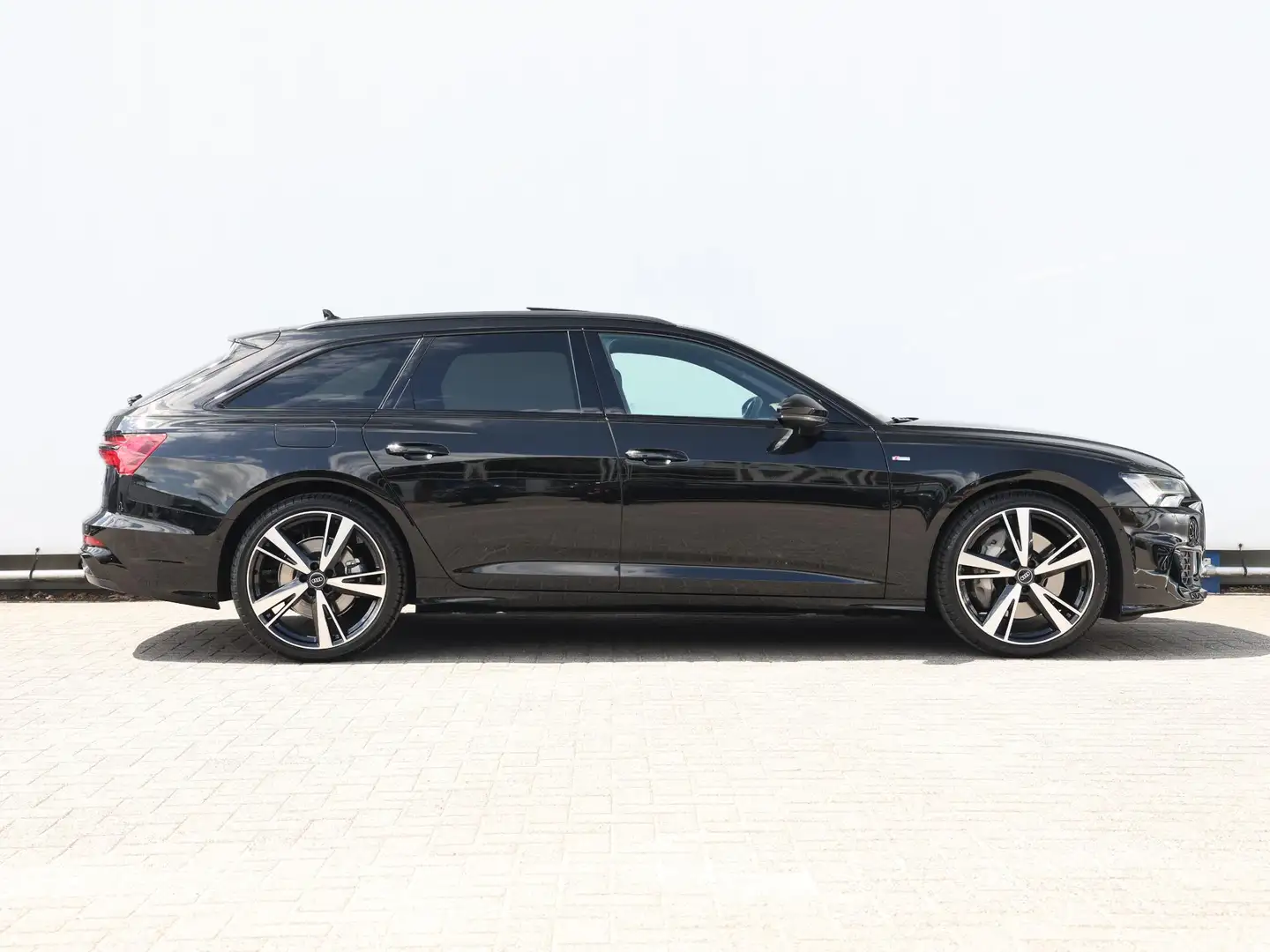 Audi A6 Avant 50 TFSI e quattro S edition Competition 299p Zwart - 2