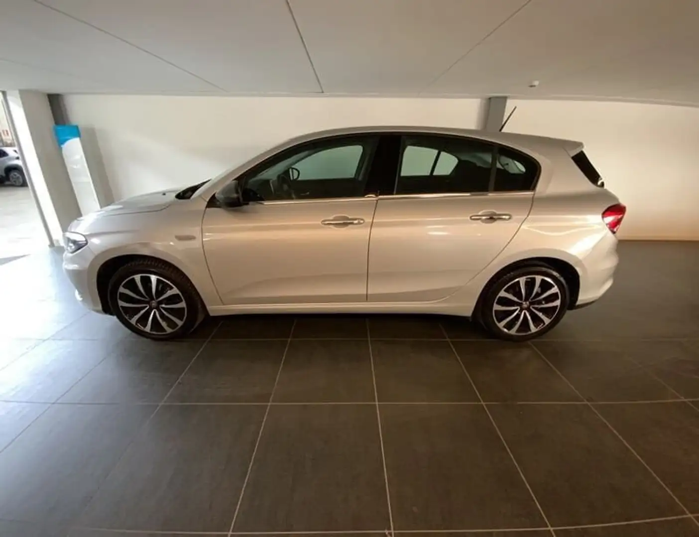Fiat Tipo 1.6 Mjt S&S DCT 5 porte Lounge Silber - 2