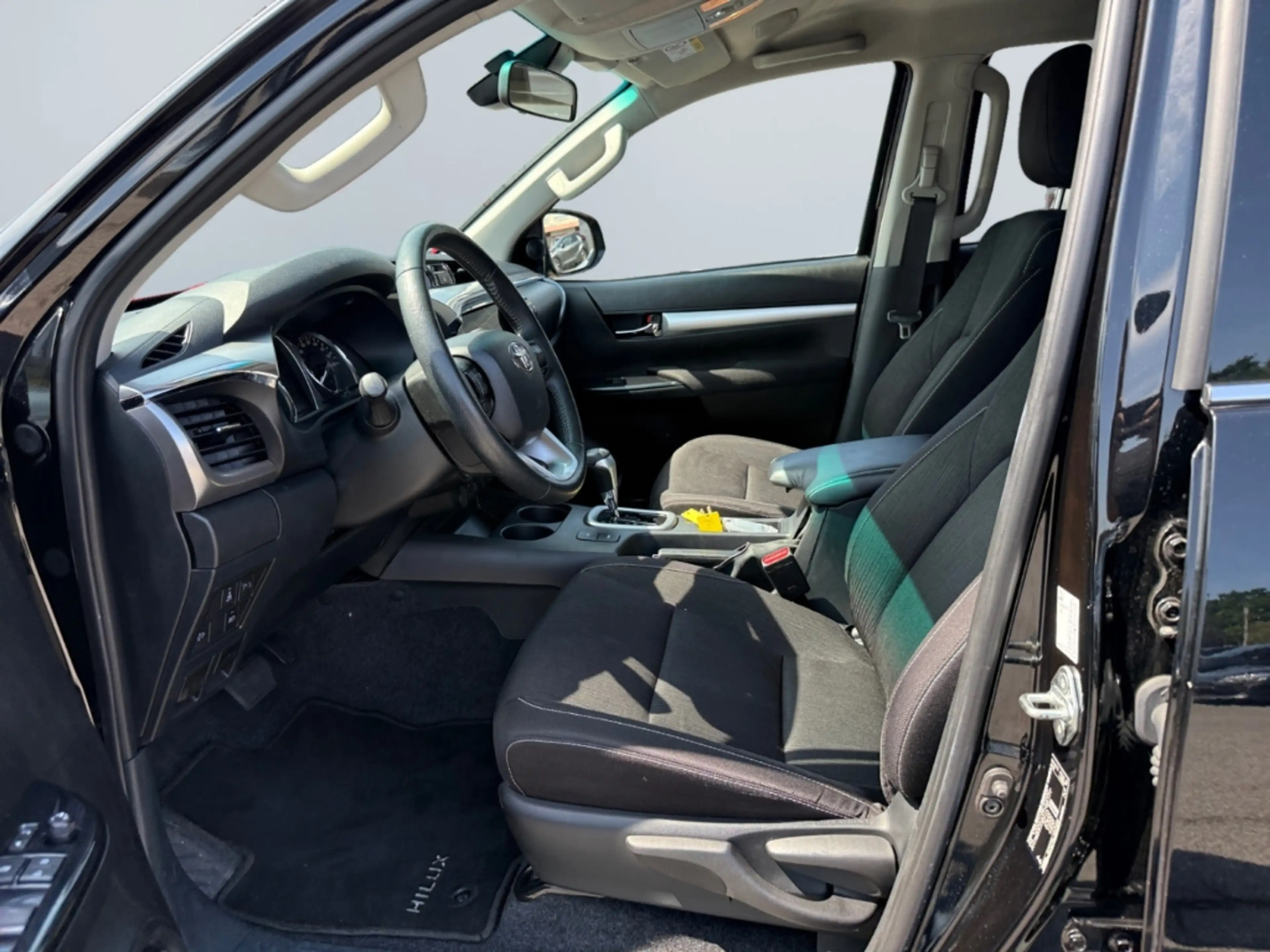 Toyota Hilux 2.4 D Double Cab Comfort AT *Navi*CAM*SHZ* — photo 9