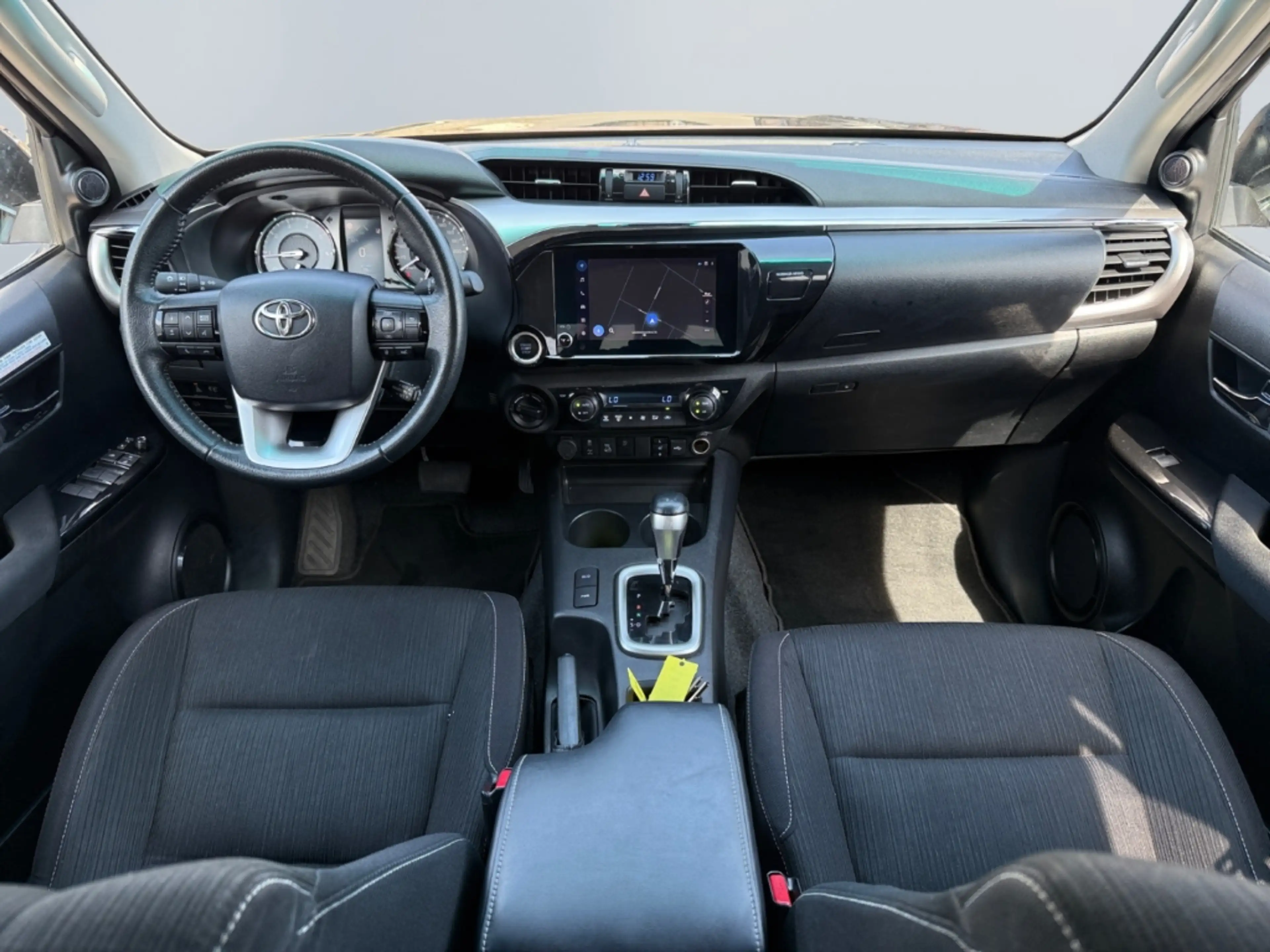 Toyota Hilux 2.4 D Double Cab Comfort AT *Navi*CAM*SHZ* — photo 11