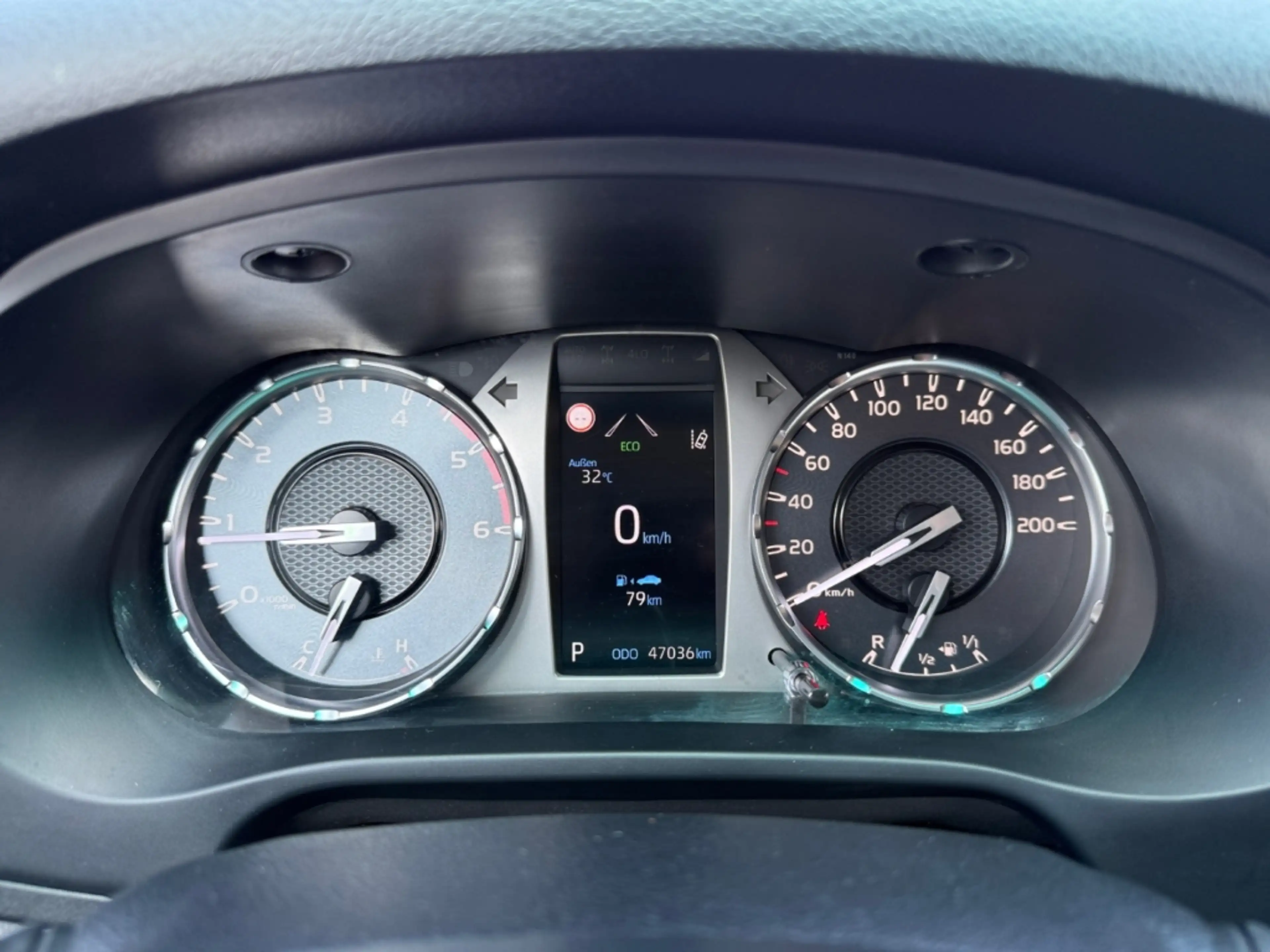 Toyota Hilux 2.4 D Double Cab Comfort AT *Navi*CAM*SHZ* — photo 14
