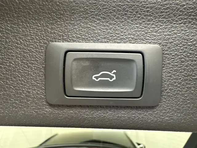 Audi A6 view 8