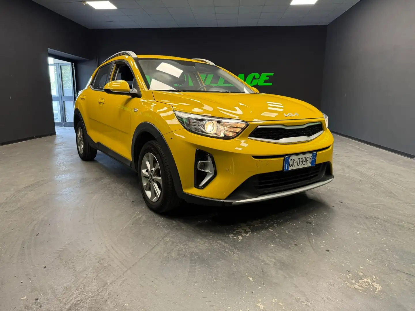 Kia Stonic Stonic 1.2 dpi Urban 84cv Amarillo - 1