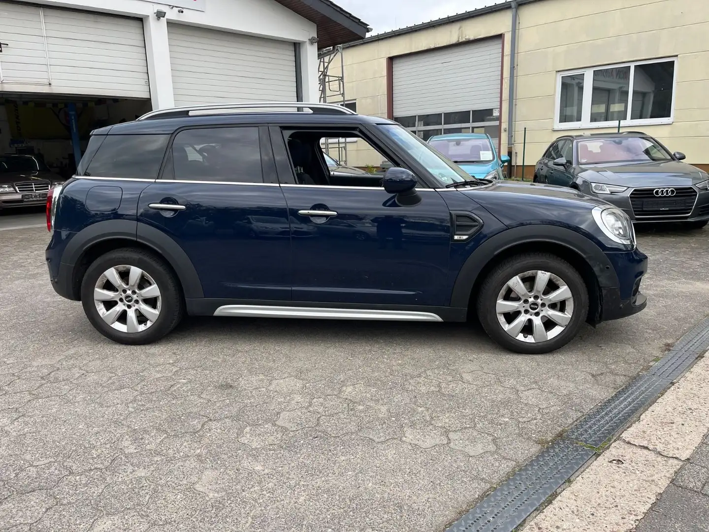 MINI One Countryman One.1.HAND.PANO.NAVI. Blau - 2