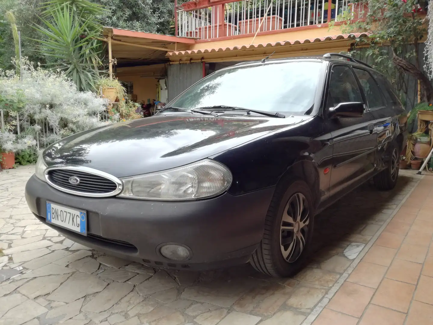 Ford Mondeo Mondeo SW 1.8 16v GT Fekete - 2