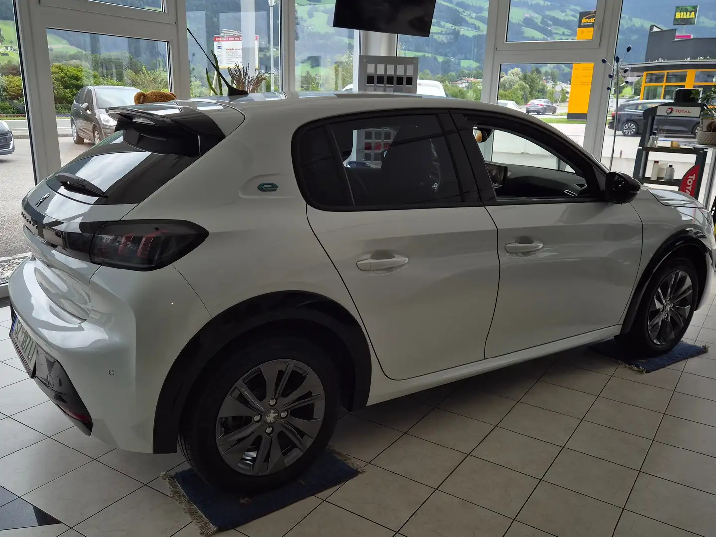 Peugeot e-208 E-ALLURE PACK Weiß - 1