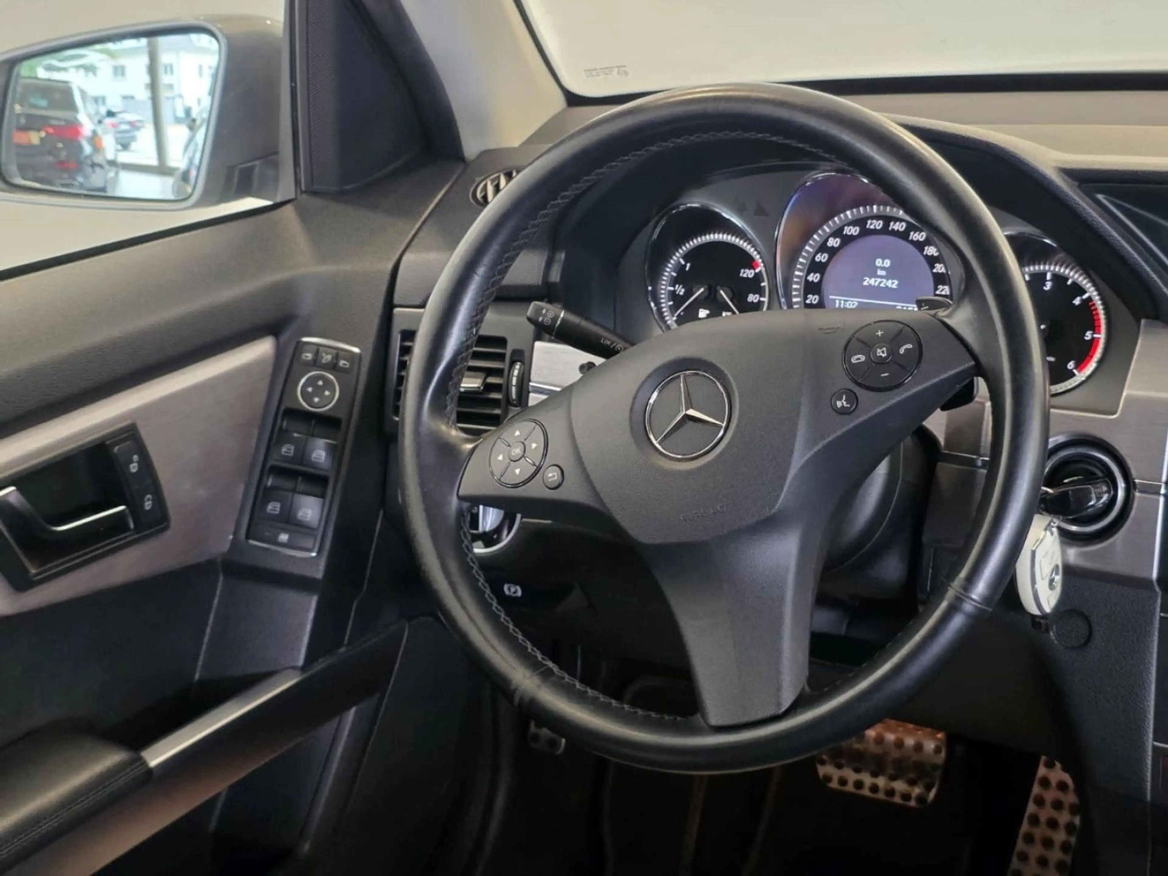 Mercedes-Benz GLK 350 CDI 4Matic|AHK|XENON|PDC|SHZ|TÜV 10.2027 — photo 6