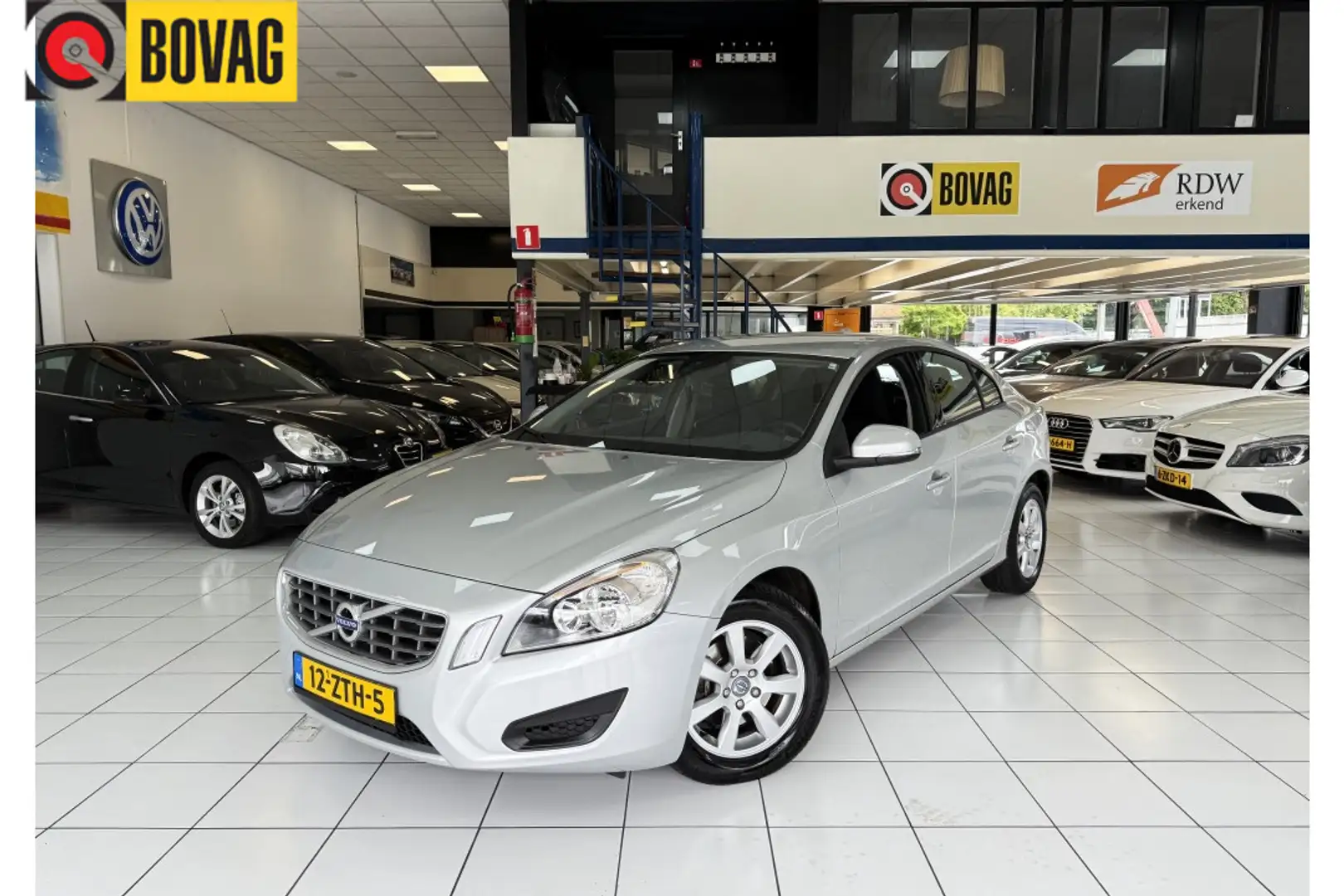 Volvo S60 1.6 T3 Kinetic Bovag Garantie Gris - 1