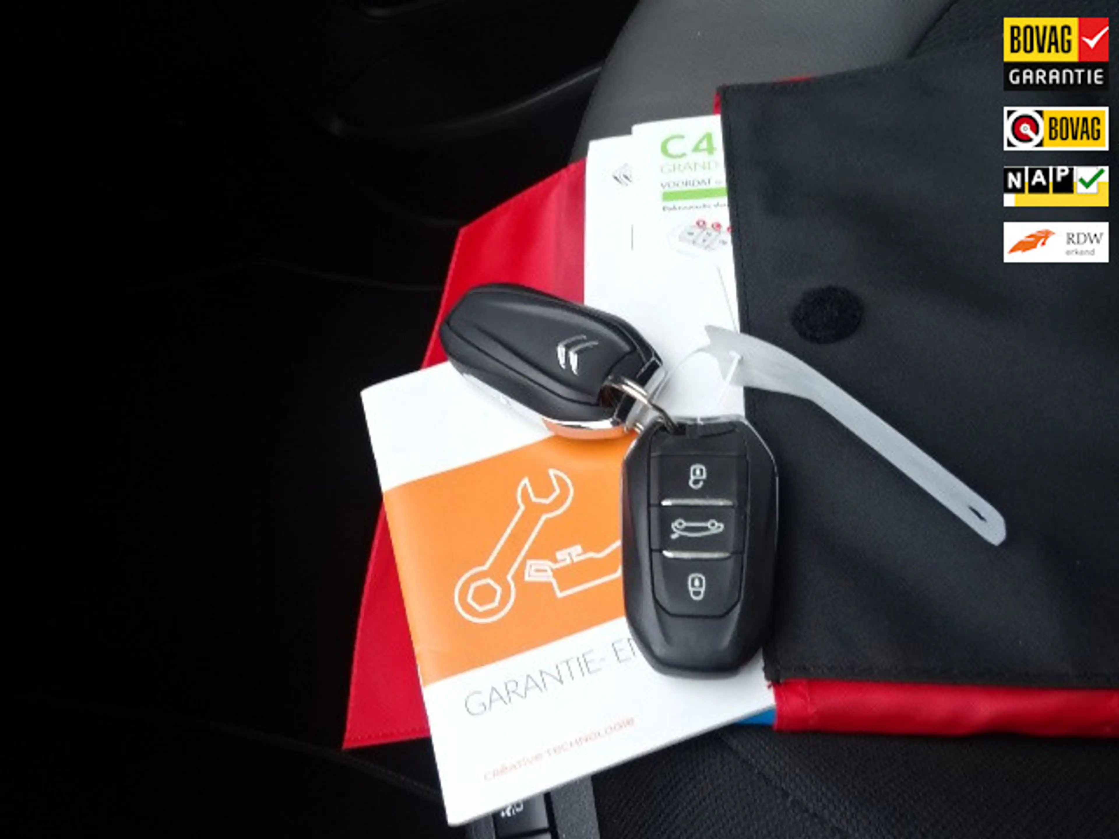 Citroen Grand C4 Picasso 1.2 PureTech Shine — photo 32
