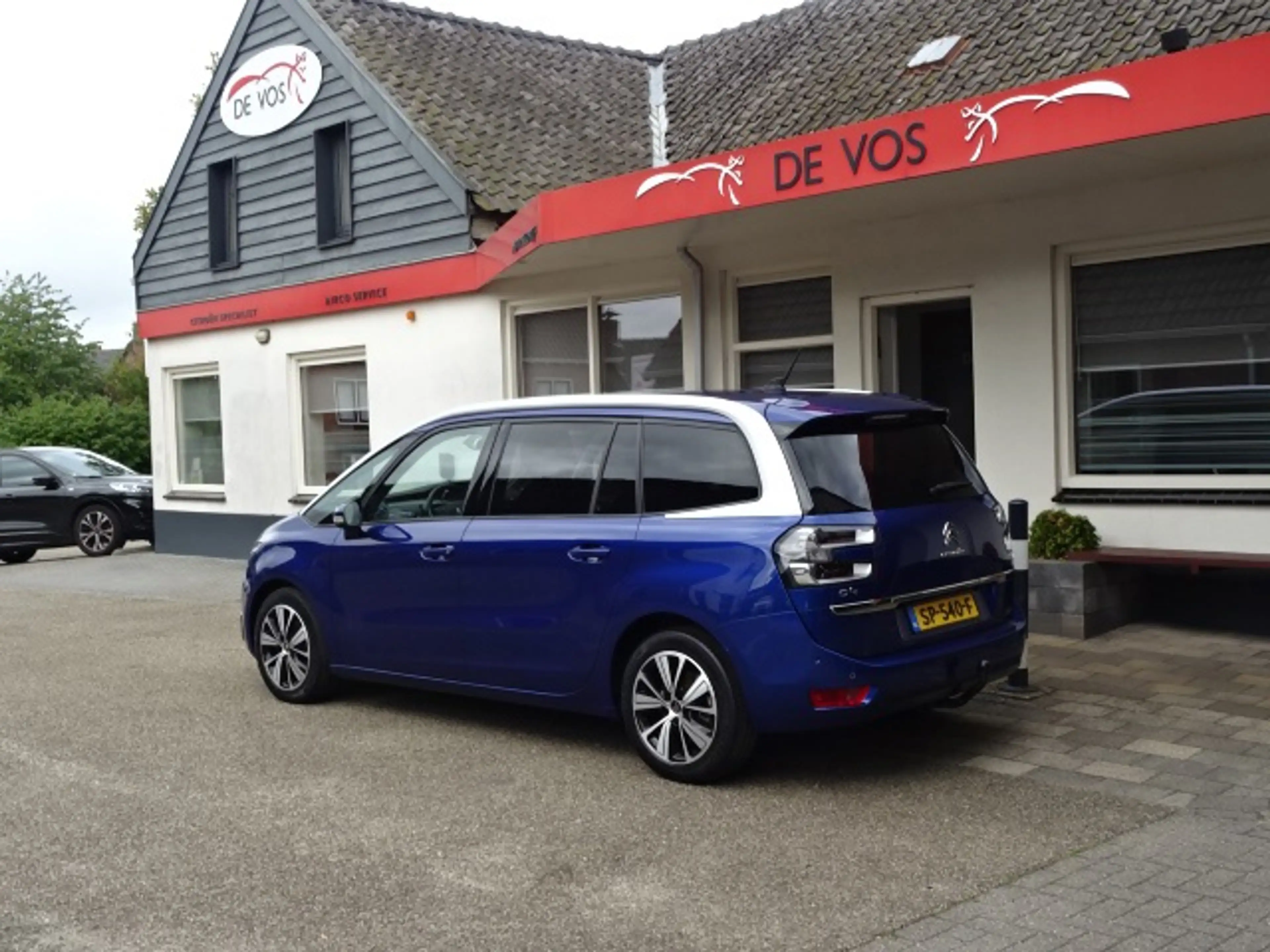 Citroen Grand C4 Picasso 1.2 PureTech Shine — photo 3