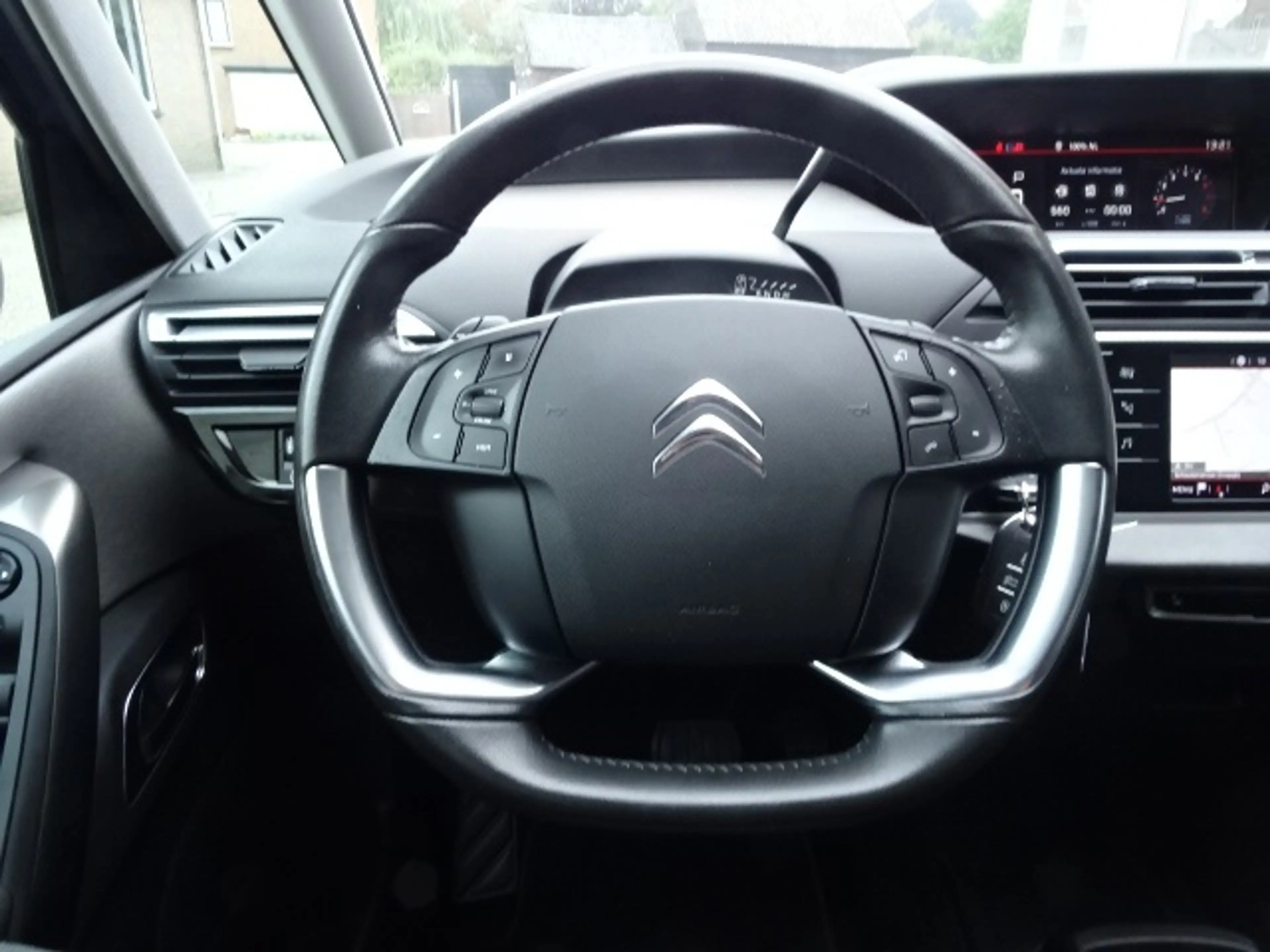 Citroen Grand C4 Picasso 1.2 PureTech Shine — photo 22