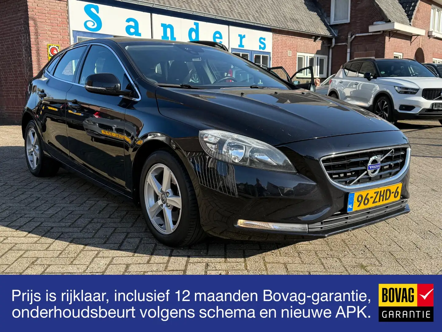 Volvo V40 1.6 T3 150 pk Momentum Intro-line Negro - 1