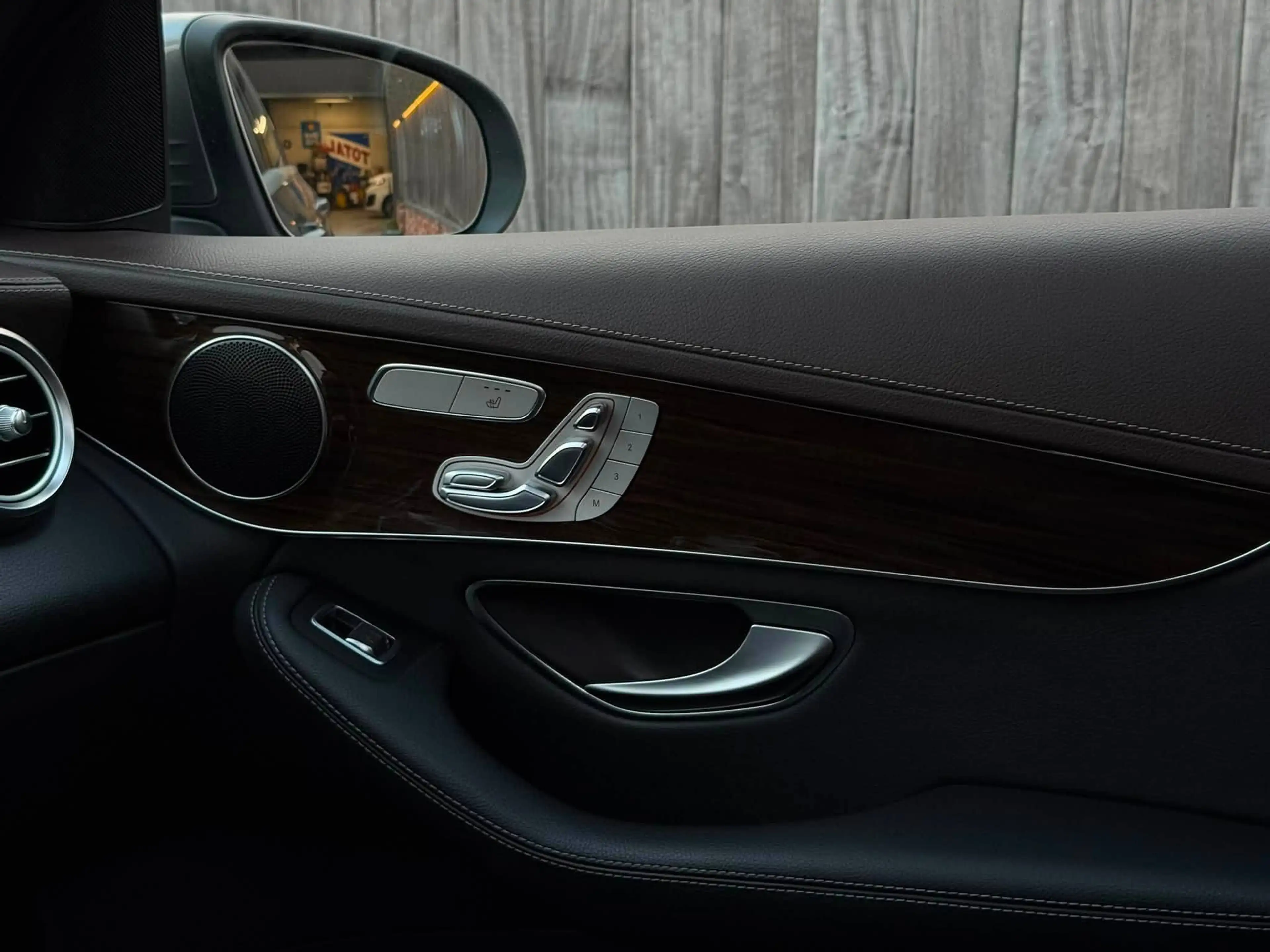 Mercedes-Benz GLC 250 4-matic/pano/benzine/led/airmatic/camera/trekhaak — photo 35