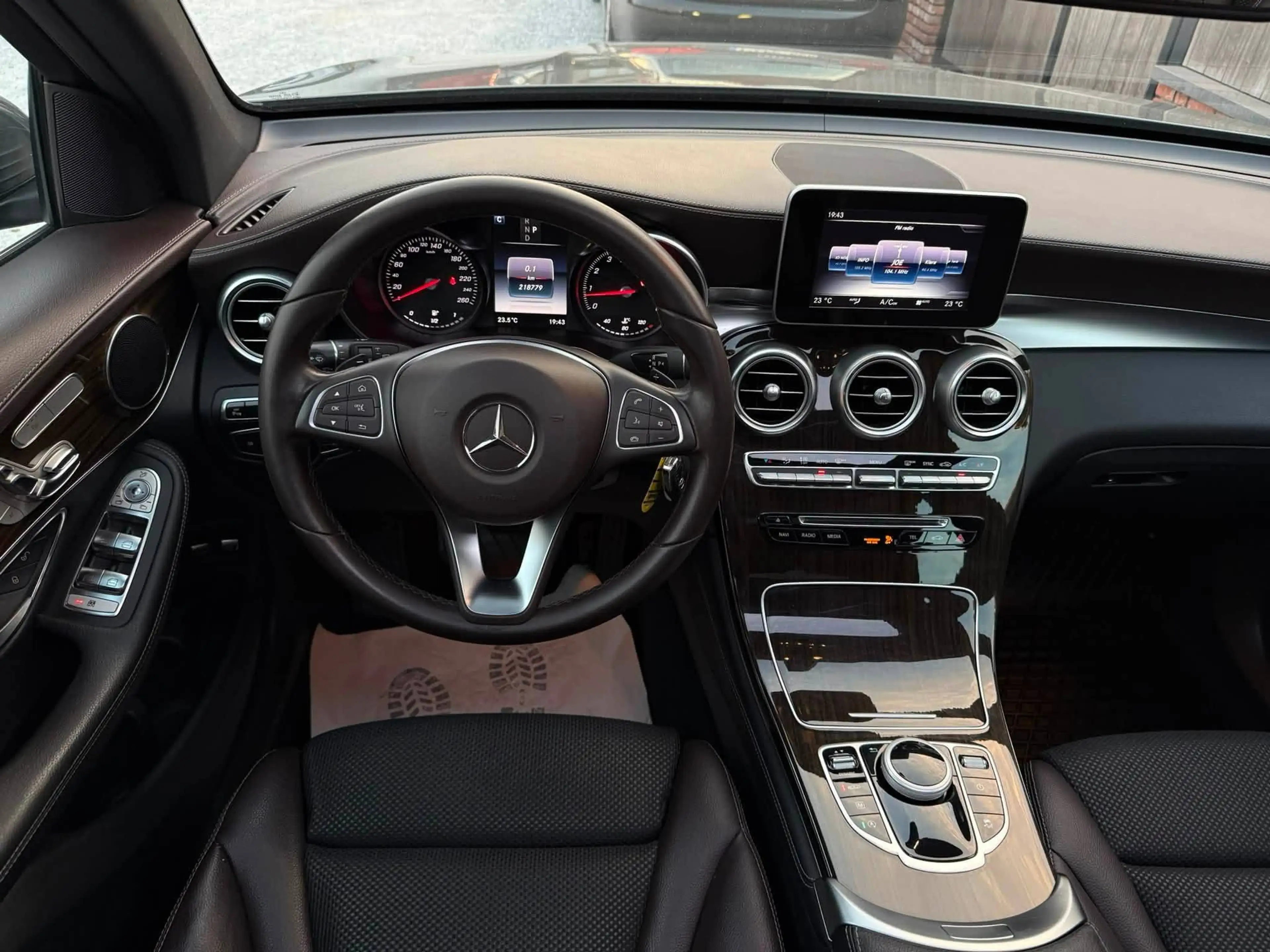 Mercedes-Benz GLC 250 4-matic/pano/benzine/led/airmatic/camera/trekhaak — photo 13