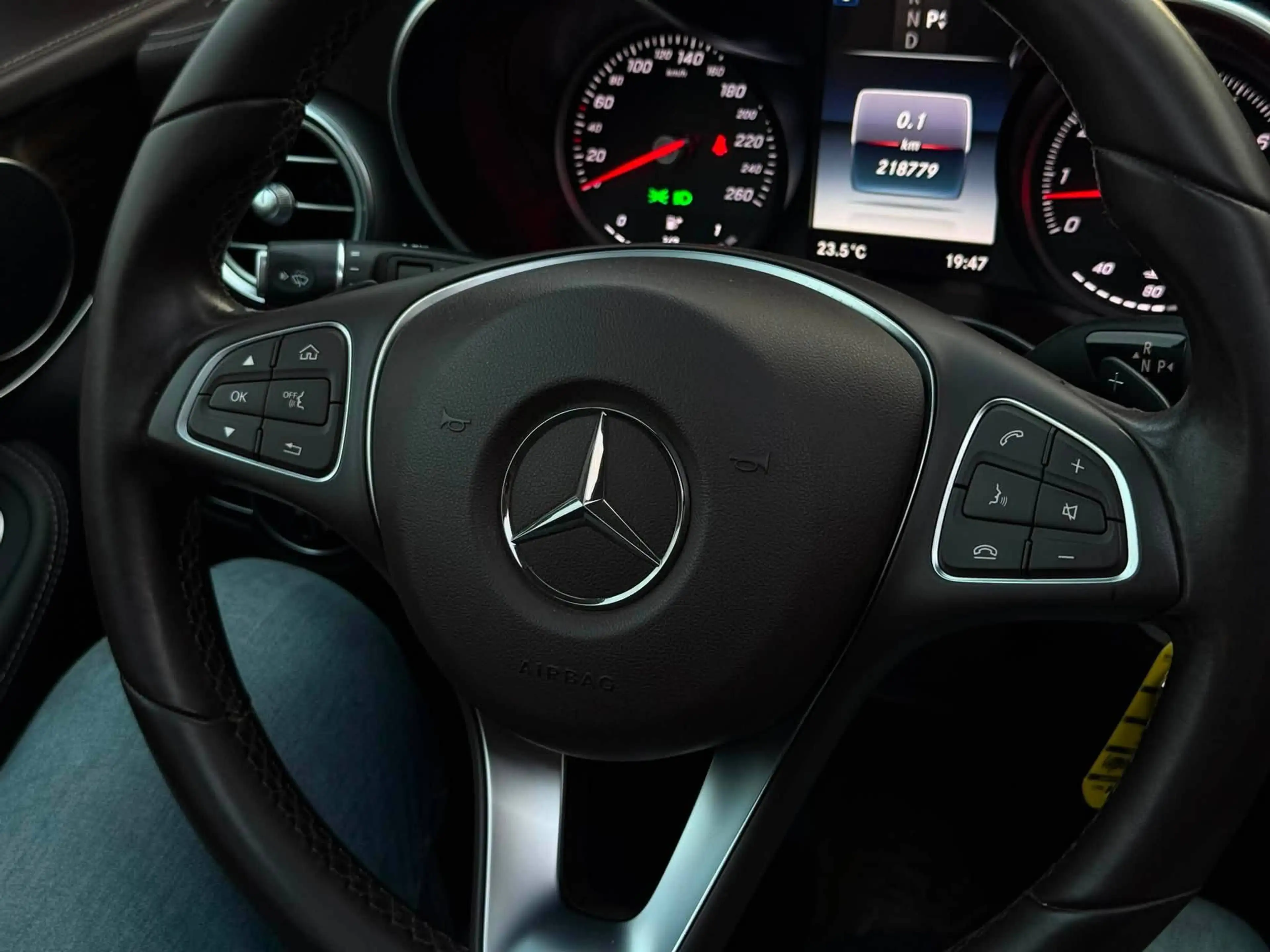 Mercedes-Benz GLC 250 4-matic/pano/benzine/led/airmatic/camera/trekhaak — photo 36