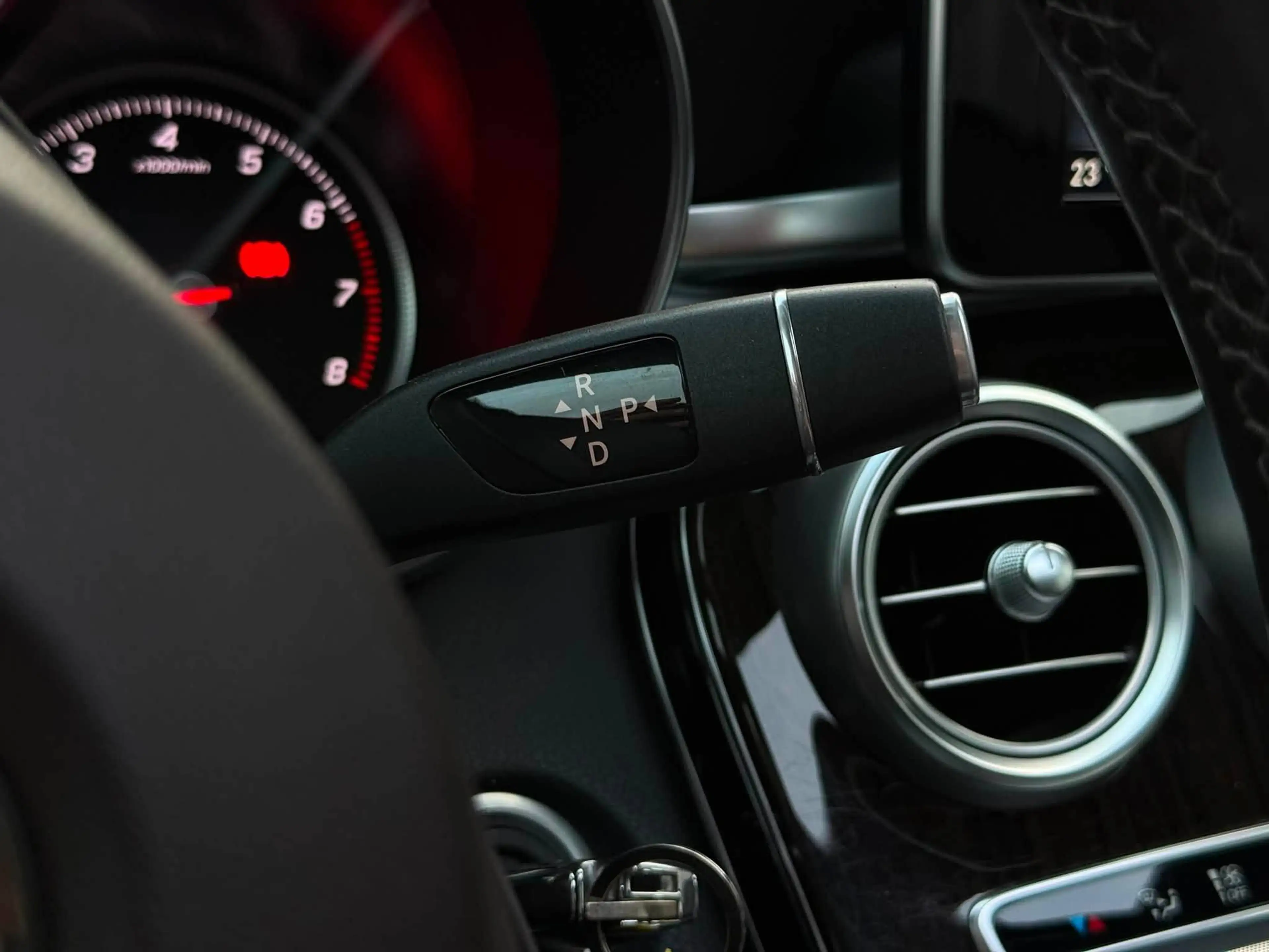 Mercedes-Benz GLC 250 4-matic/pano/benzine/led/airmatic/camera/trekhaak — photo 26
