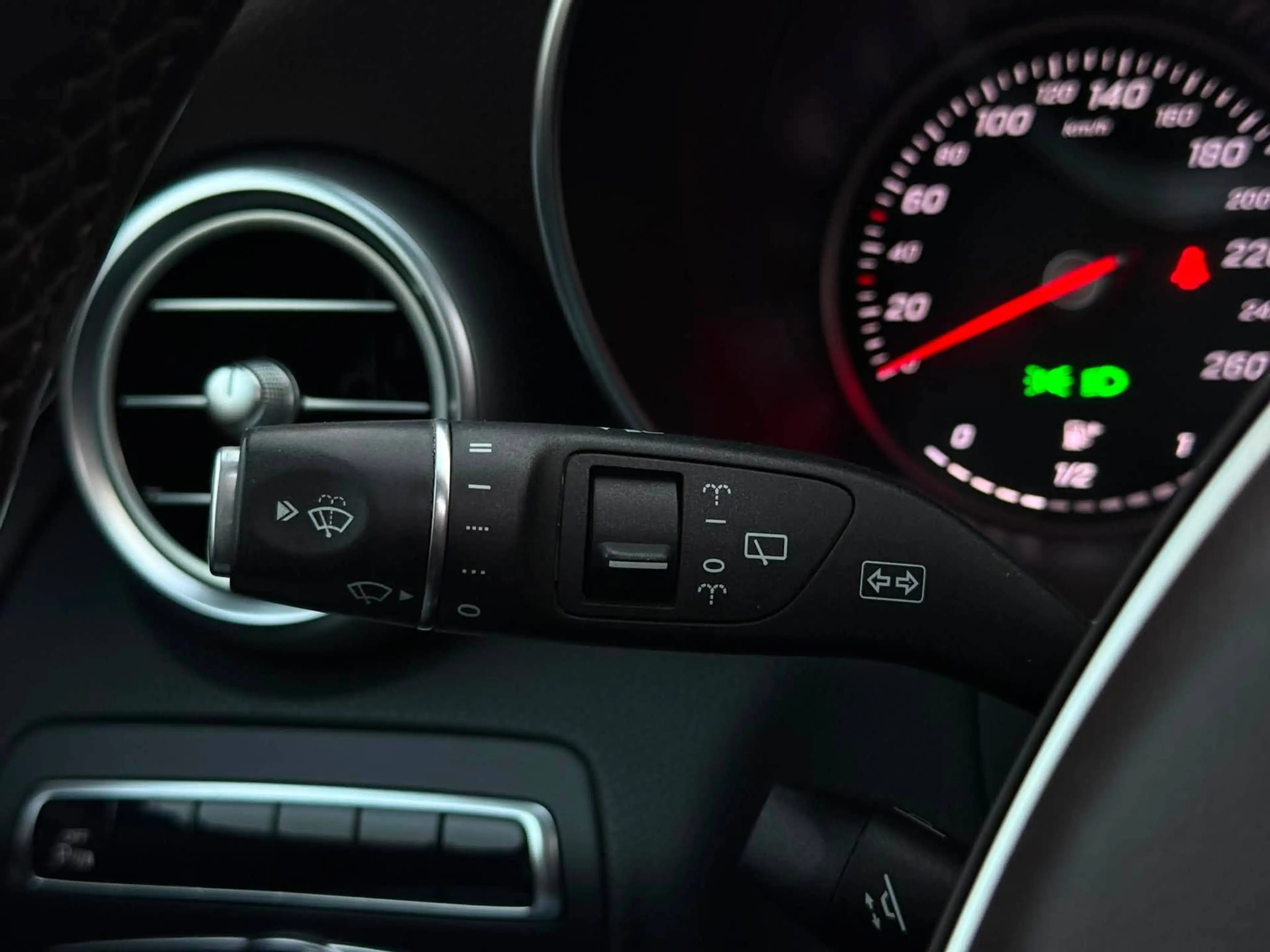 Mercedes-Benz GLC 250 4-matic/pano/benzine/led/airmatic/camera/trekhaak — photo 24