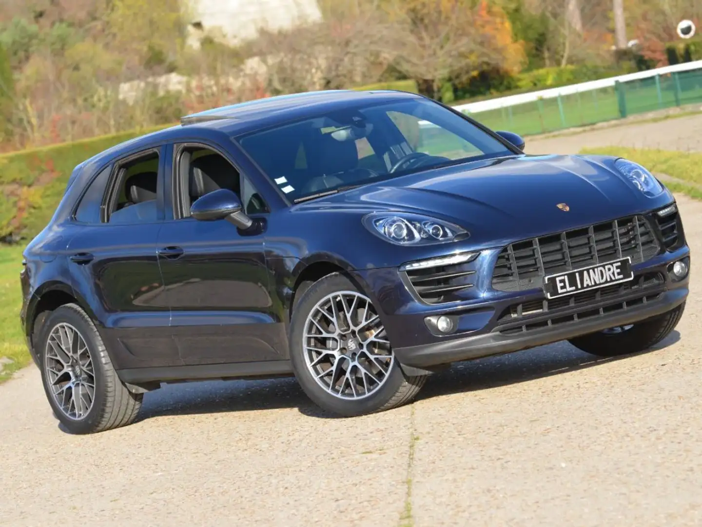 Porsche Macan 2.0 Blau - 2