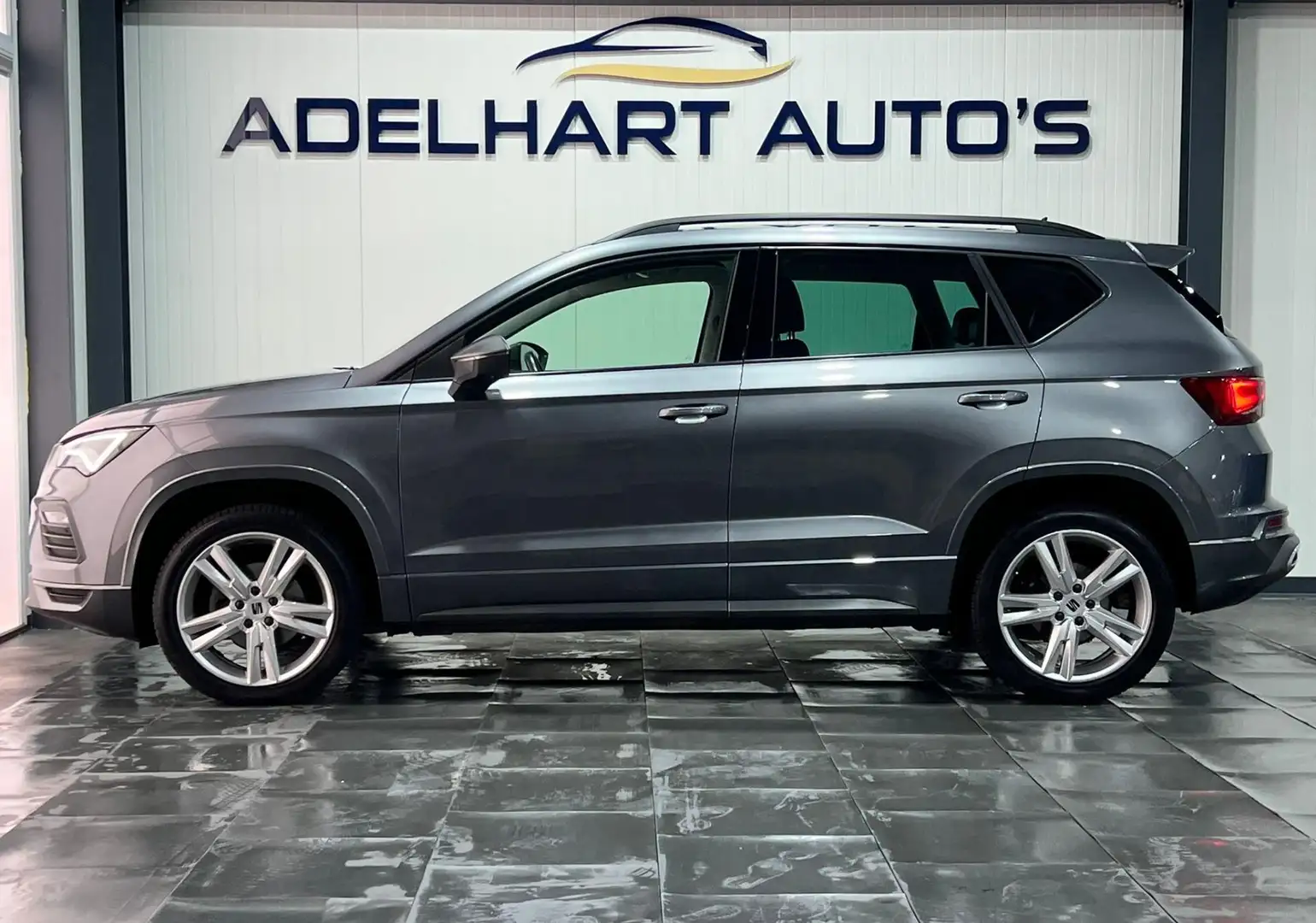 SEAT Ateca 1.5 TSI FR Business Intense DSG Automaat / Navigat Grijs - 2