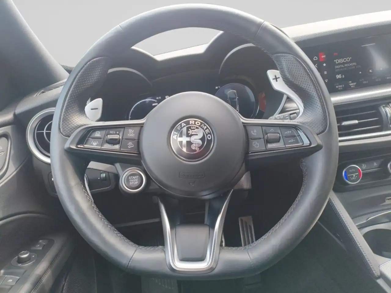 Alfa Romeo Stelvio 2024 — фото 13