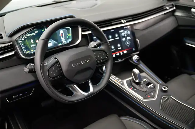 Lynk & Co 01 view 7