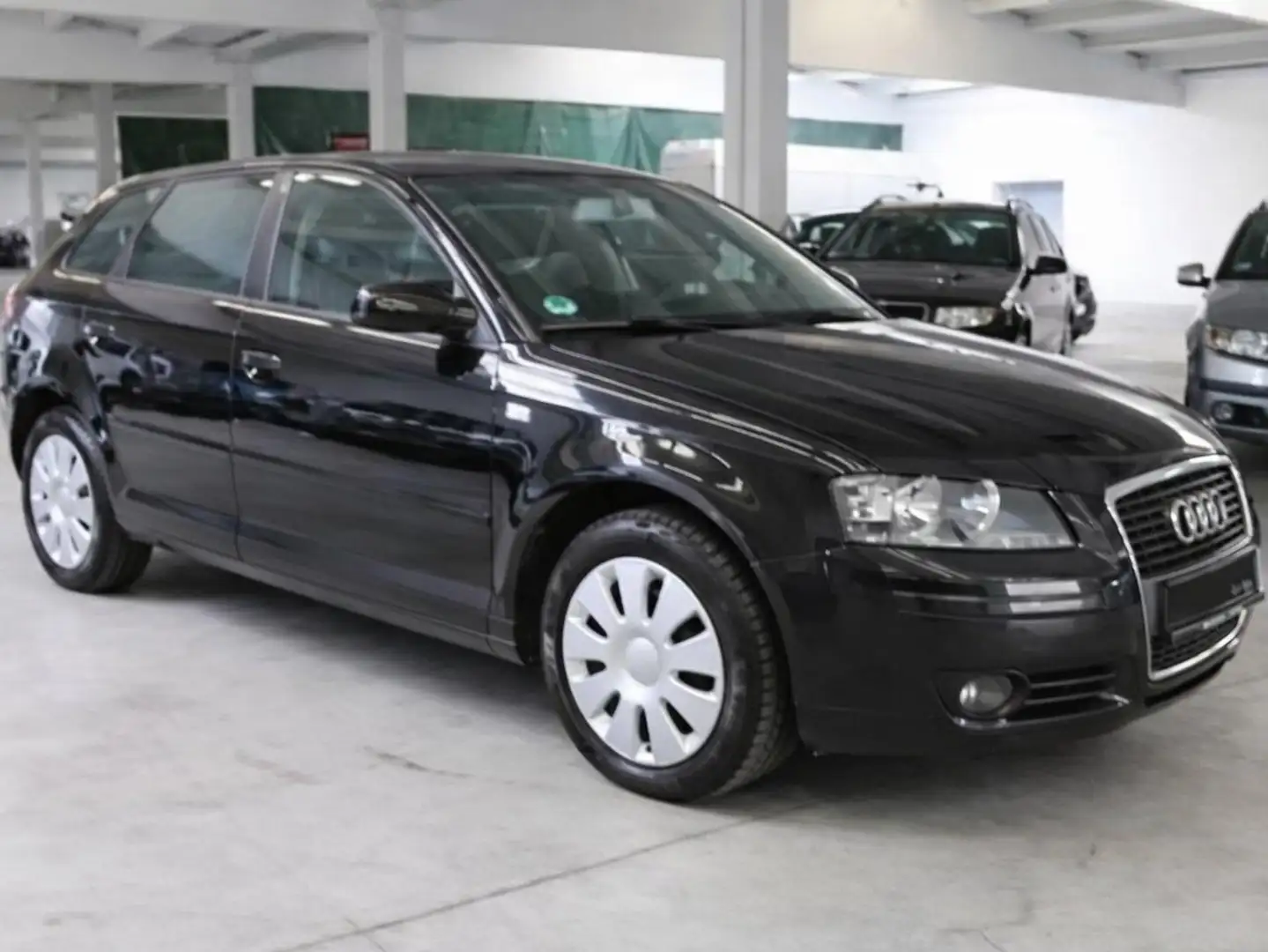 Audi A3 1.6 FSI Attraction TÜV & Inspektion Neu Schwarz - 1