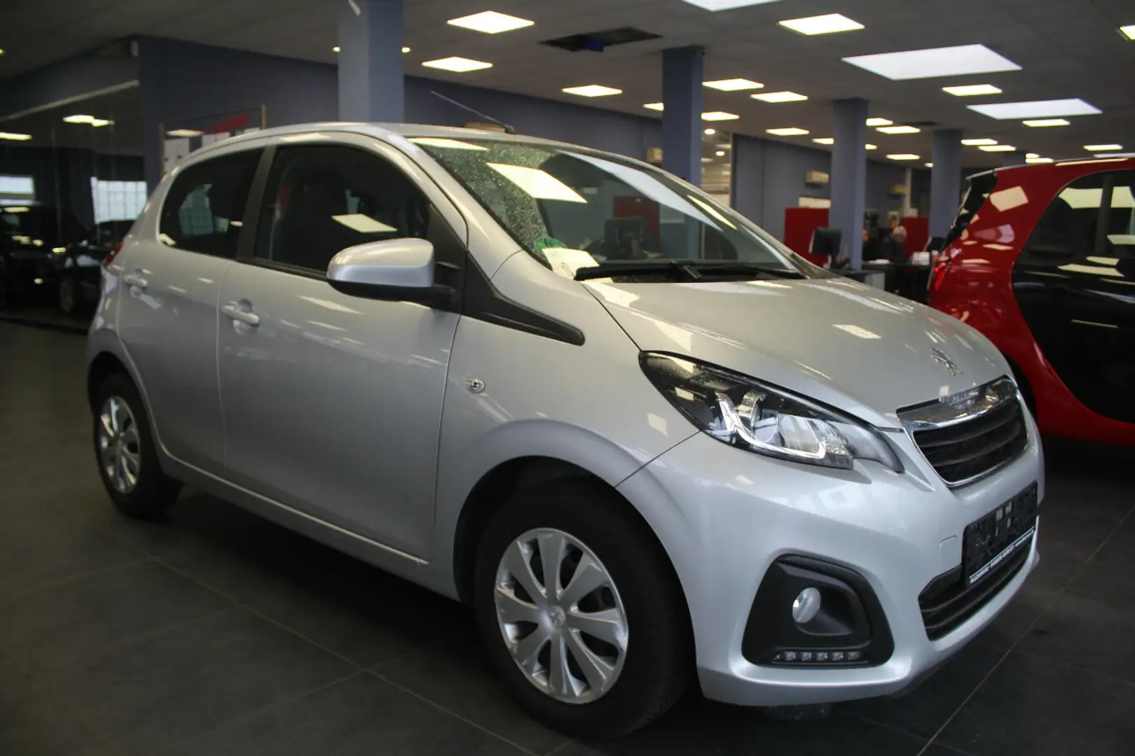 Peugeot 108 VTi 72 Active Silber - 1