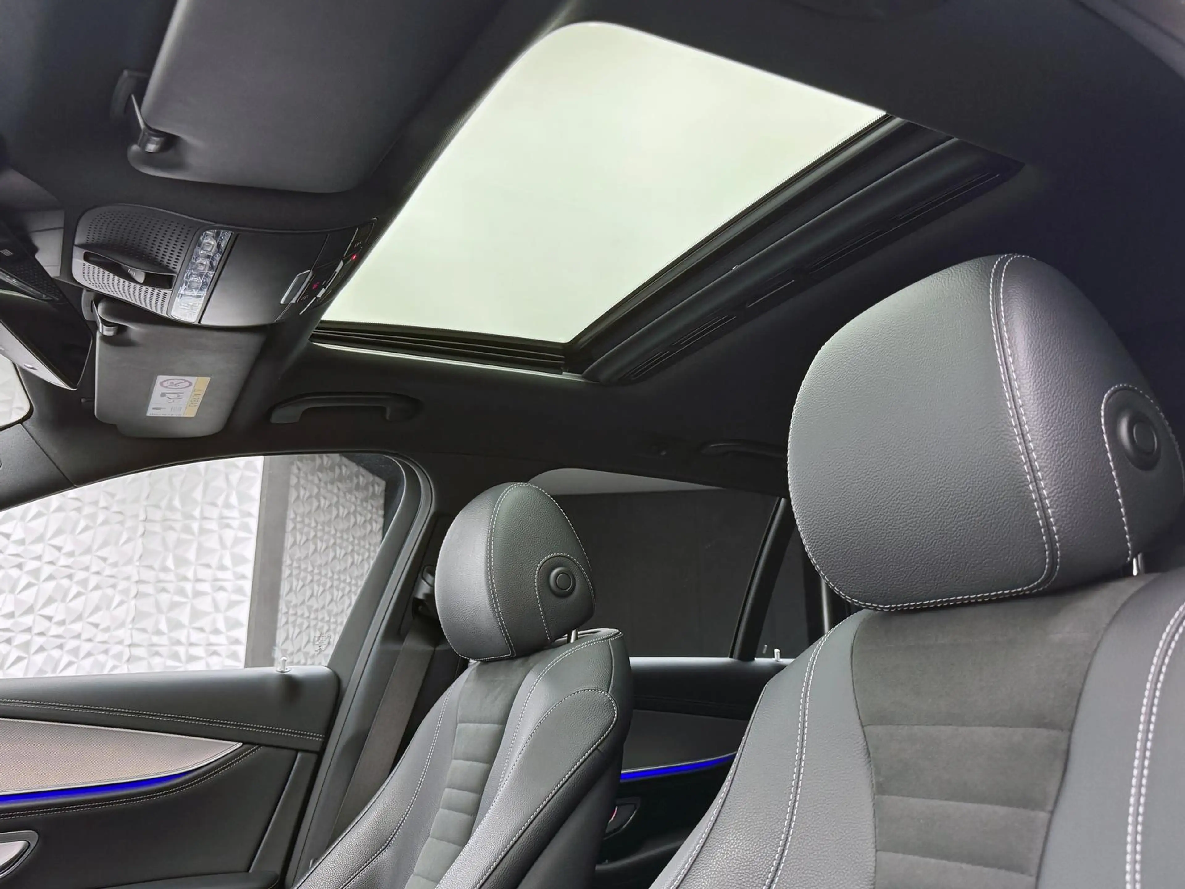 Mercedes-Benz E 220 E220d T AMG*DISTRO*PANO*LUFT*360°*LED*DAB*ILS+ — photo 15