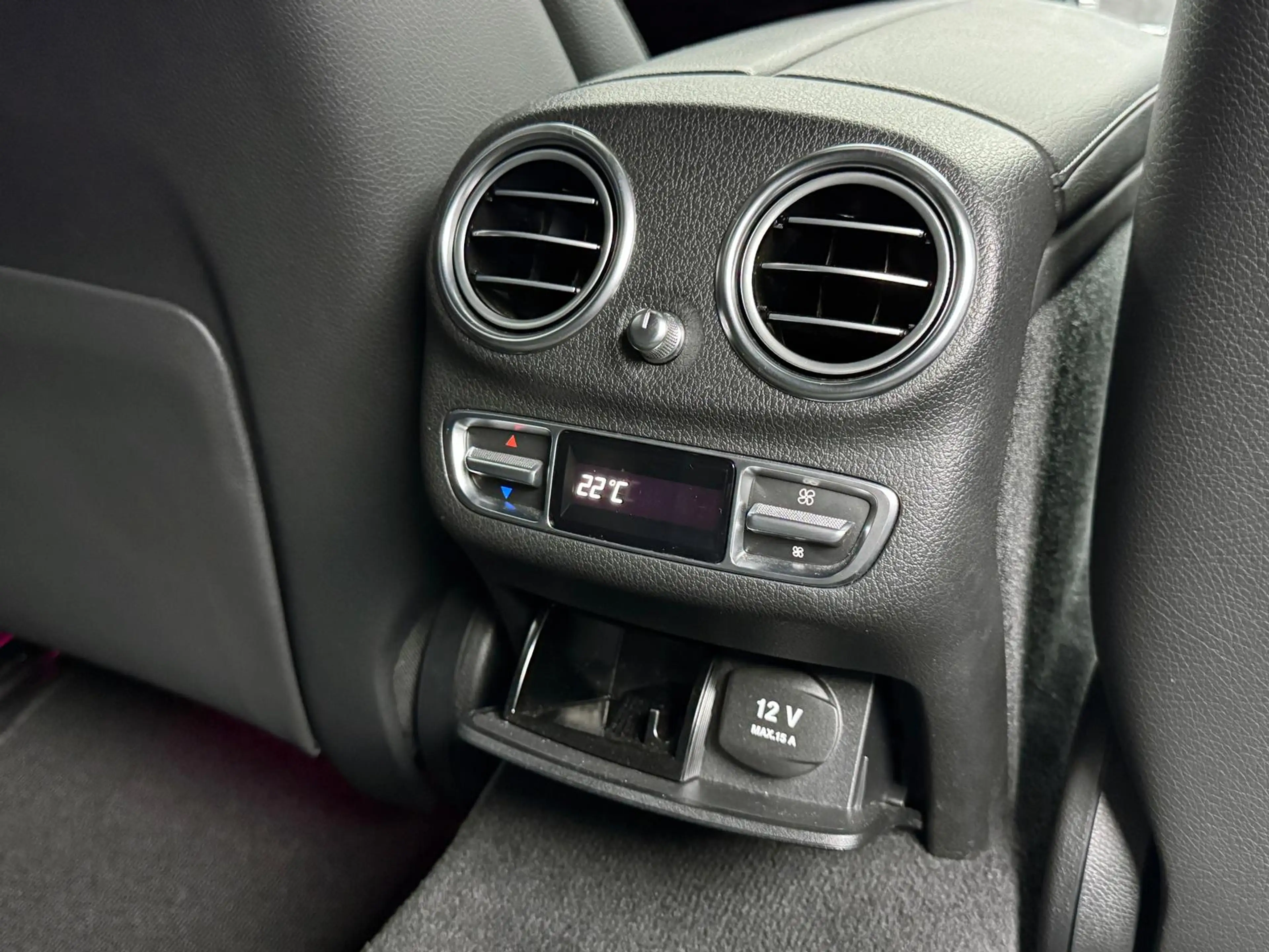 Mercedes-Benz E 220 E220d T AMG*DISTRO*PANO*LUFT*360°*LED*DAB*ILS+ — photo 12
