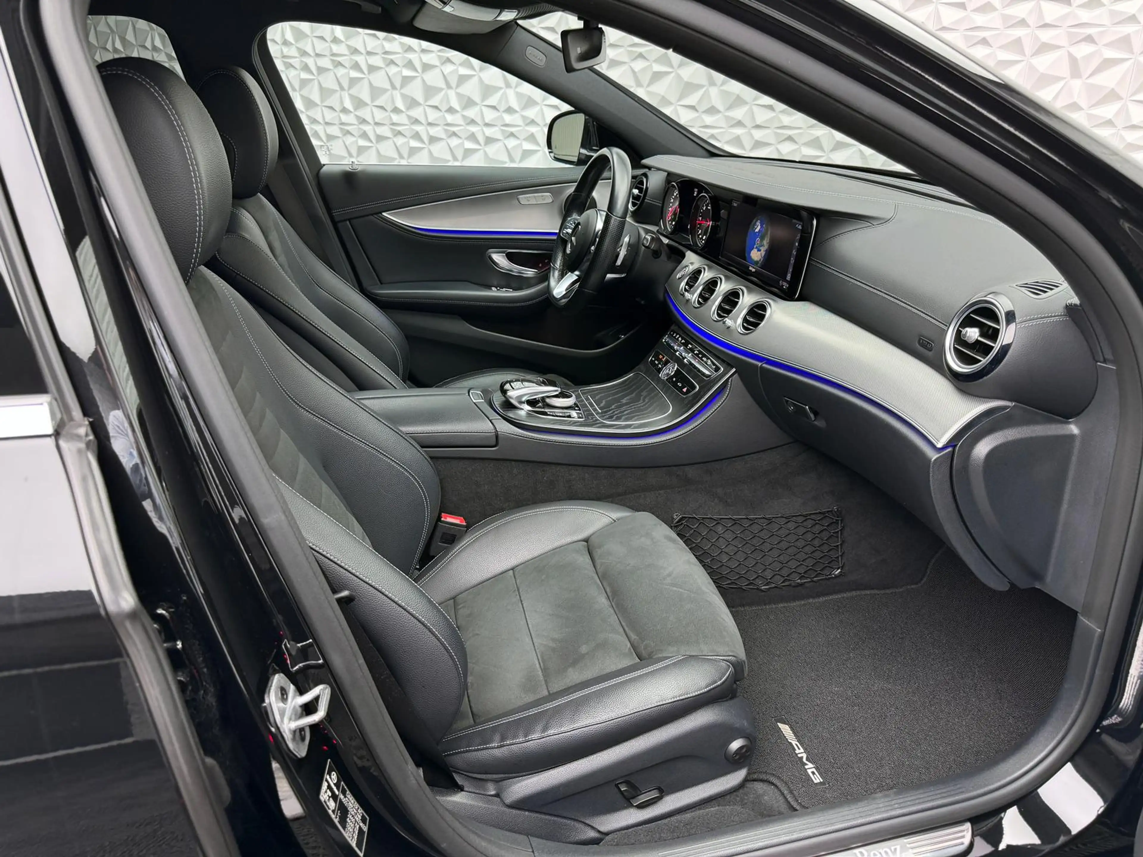 Mercedes-Benz E 220 E220d T AMG*DISTRO*PANO*LUFT*360°*LED*DAB*ILS+ — photo 9